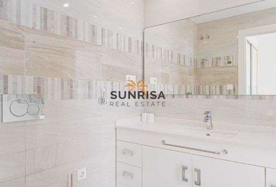 Apartment · Resale - Punta Prima · Alicante · Spain