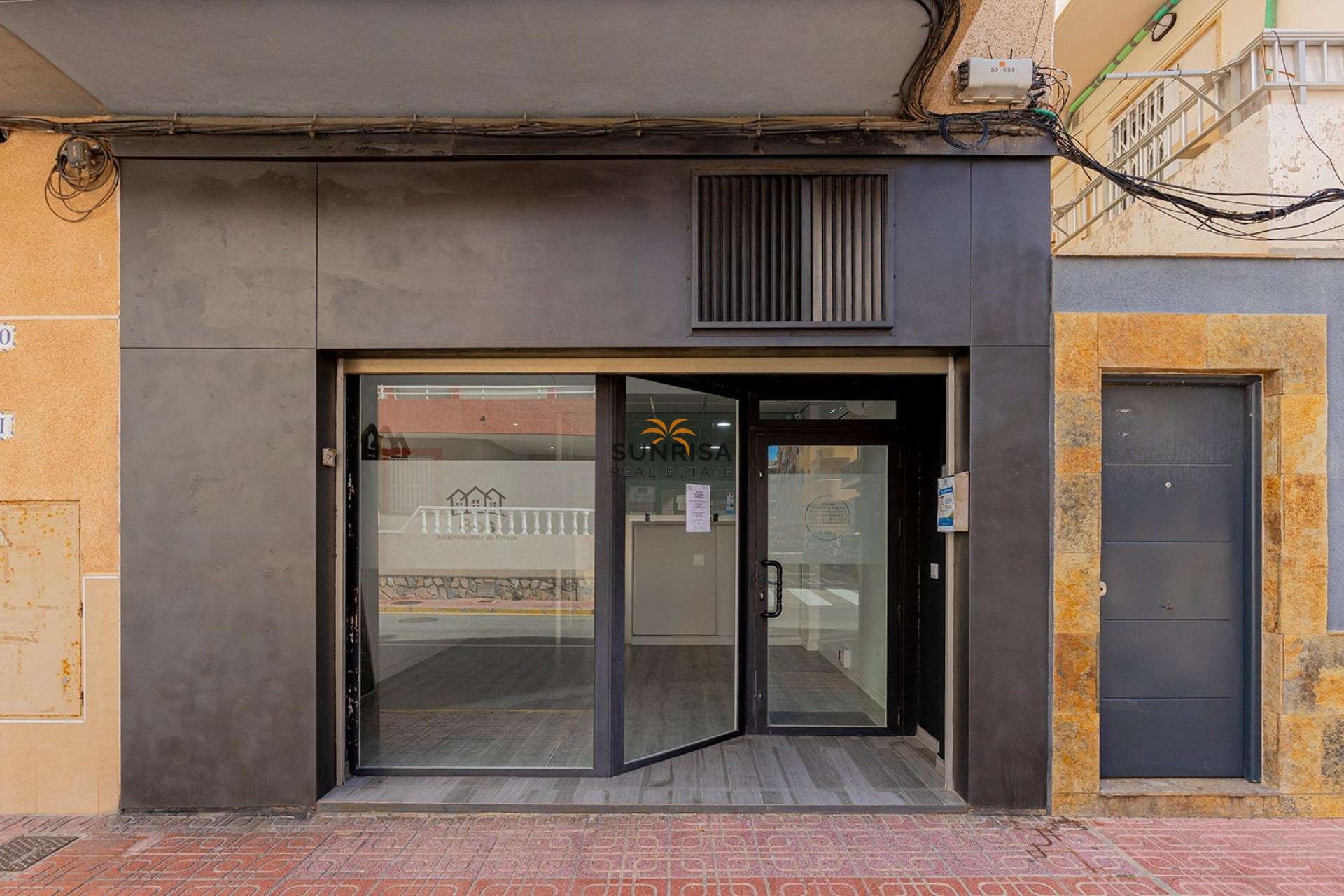 Resale - Commercial premises - Torrevieja