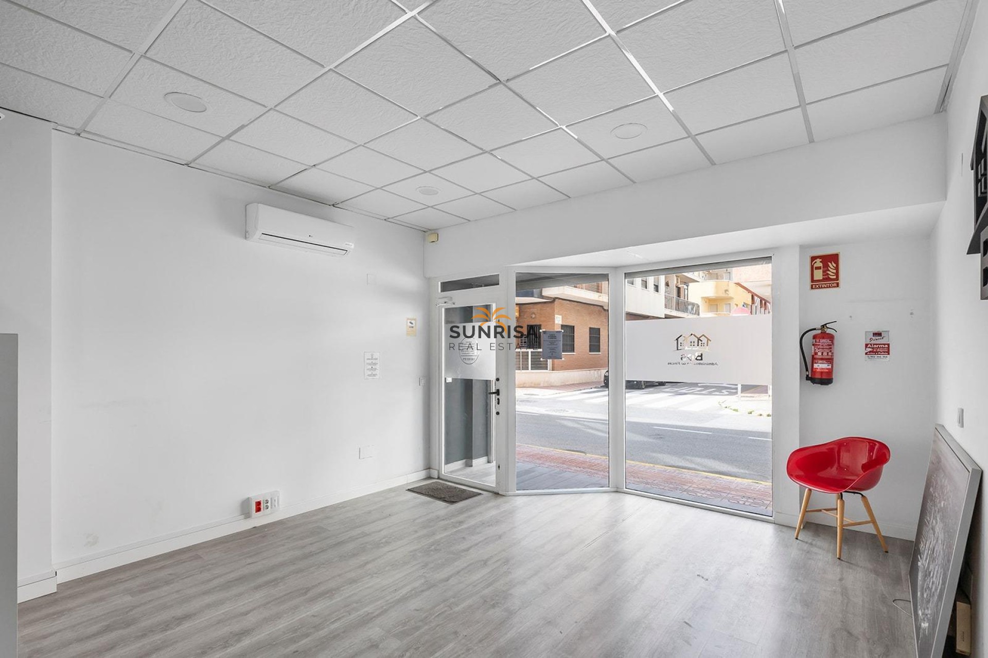 Resale - Commercial premises - Torrevieja