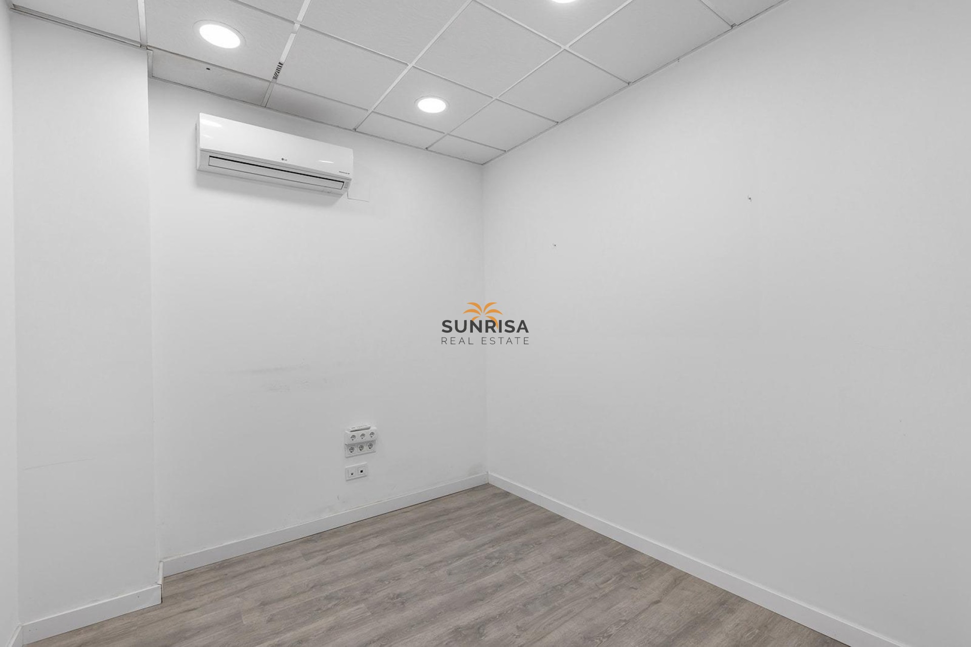 Resale - Commercial premises - Torrevieja