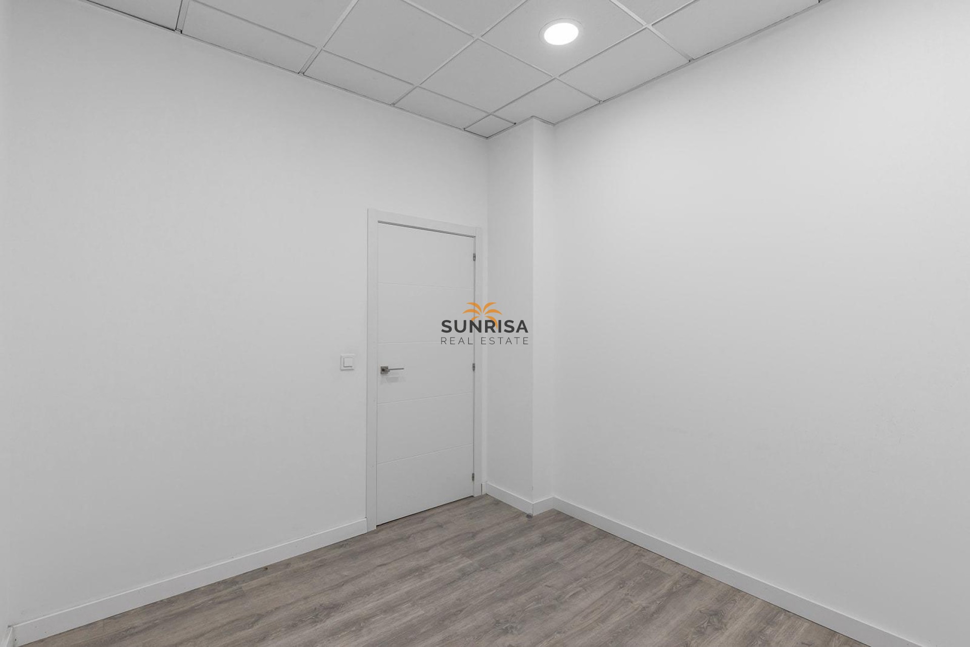 Resale - Commercial premises - Torrevieja