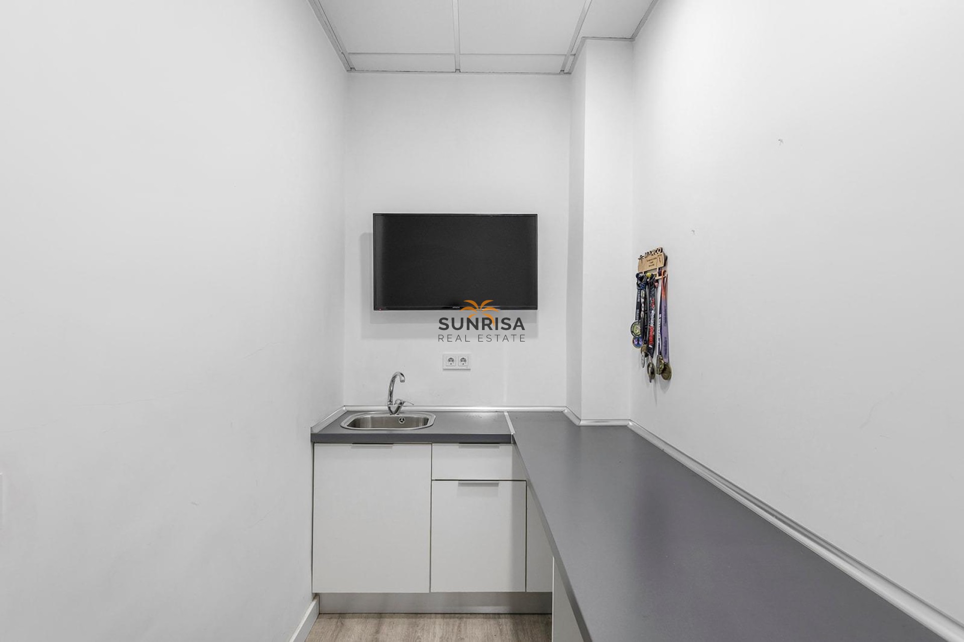 Resale - Commercial premises - Torrevieja