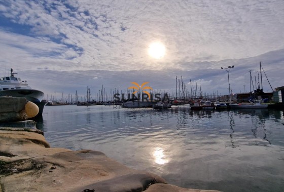 Attique · Revente - Torrevieja · Estacion de autobuses · Alicante · Espagne
