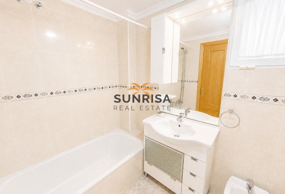Appartement · Herverkoop - Torrevieja · Playa del Cura · Alicante · Spanje