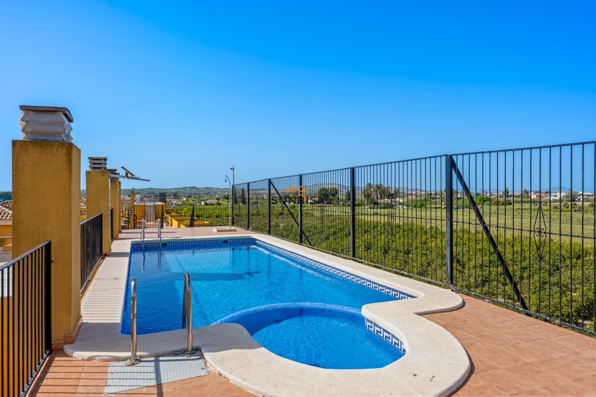 Revente - Appartement - Daya Nueva