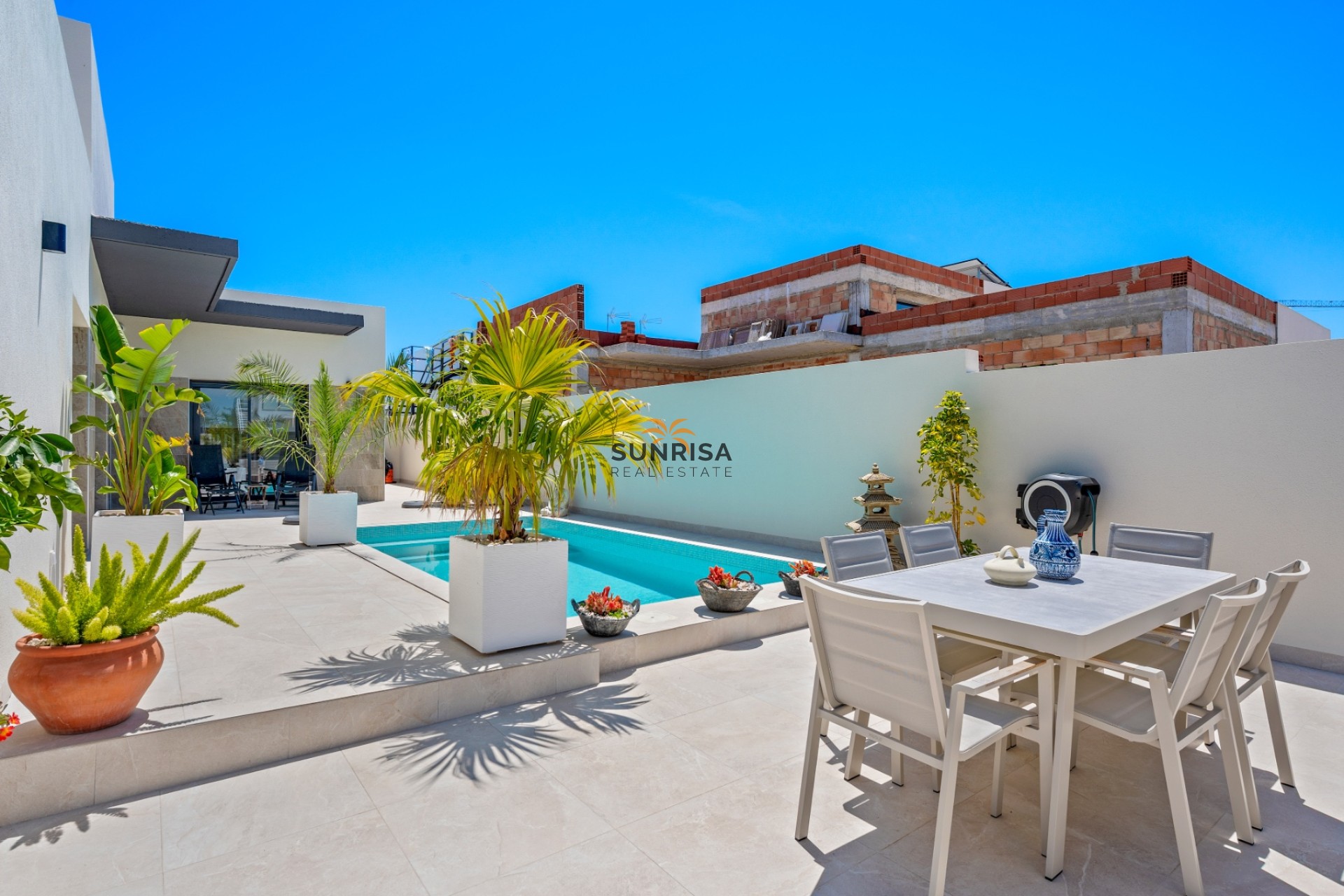 Herverkoop - Villa - Daya Nueva
