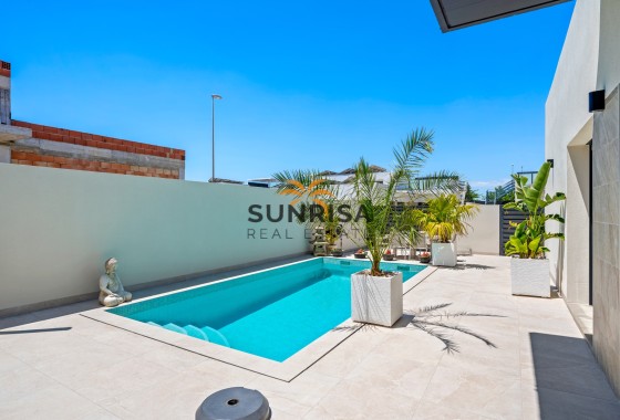 Villa · Reventa - Daya Nueva · Alicante · España