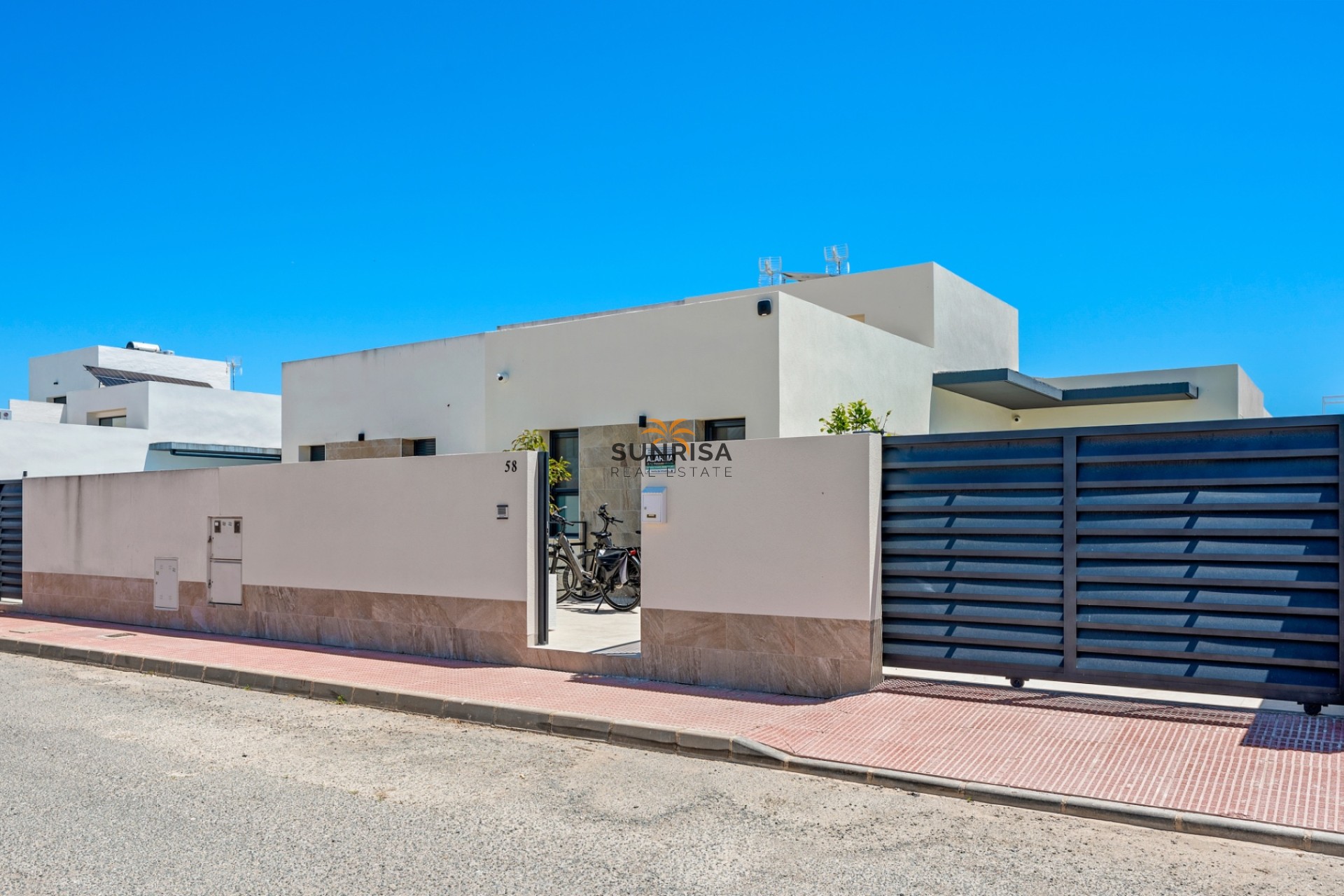 Herverkoop - Villa - Daya Nueva
