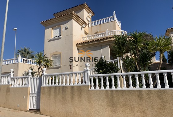 Villa · Herverkoop - Orihuela Costa · Villamartín · Alicante · Spanje