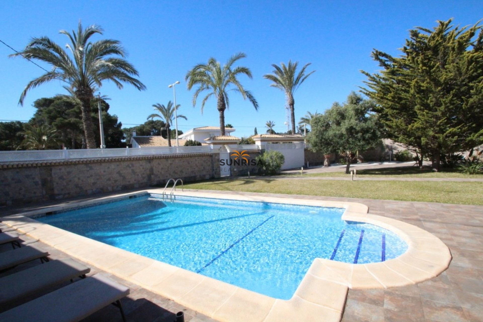 Resale - Villa - Orihuela Costa