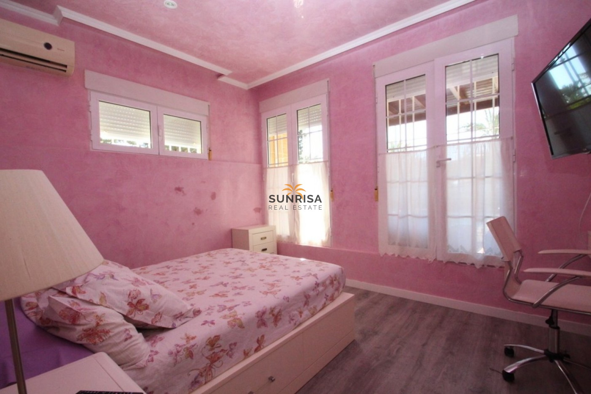 Resale - Villa - Orihuela Costa