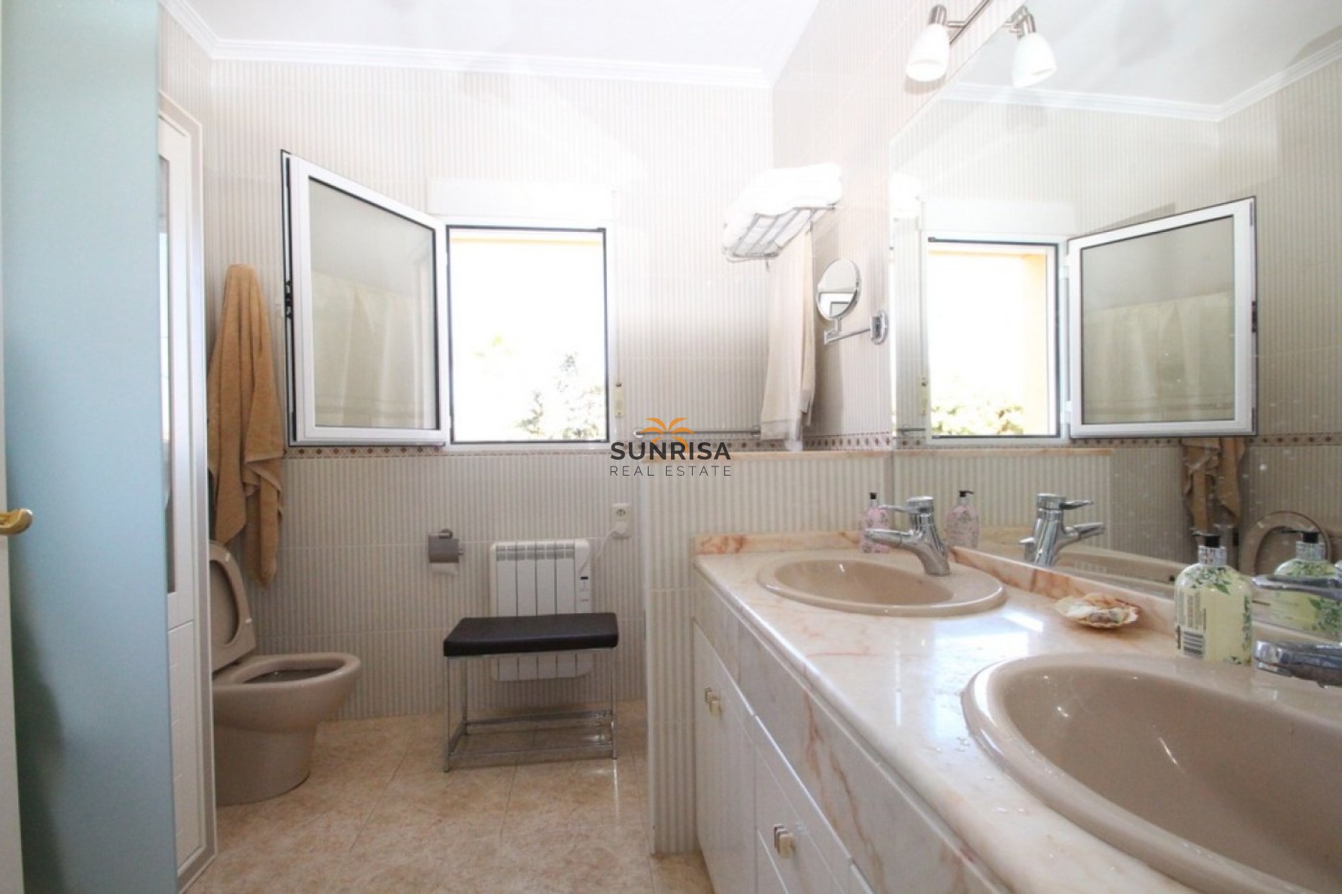 Resale - Villa - Orihuela Costa