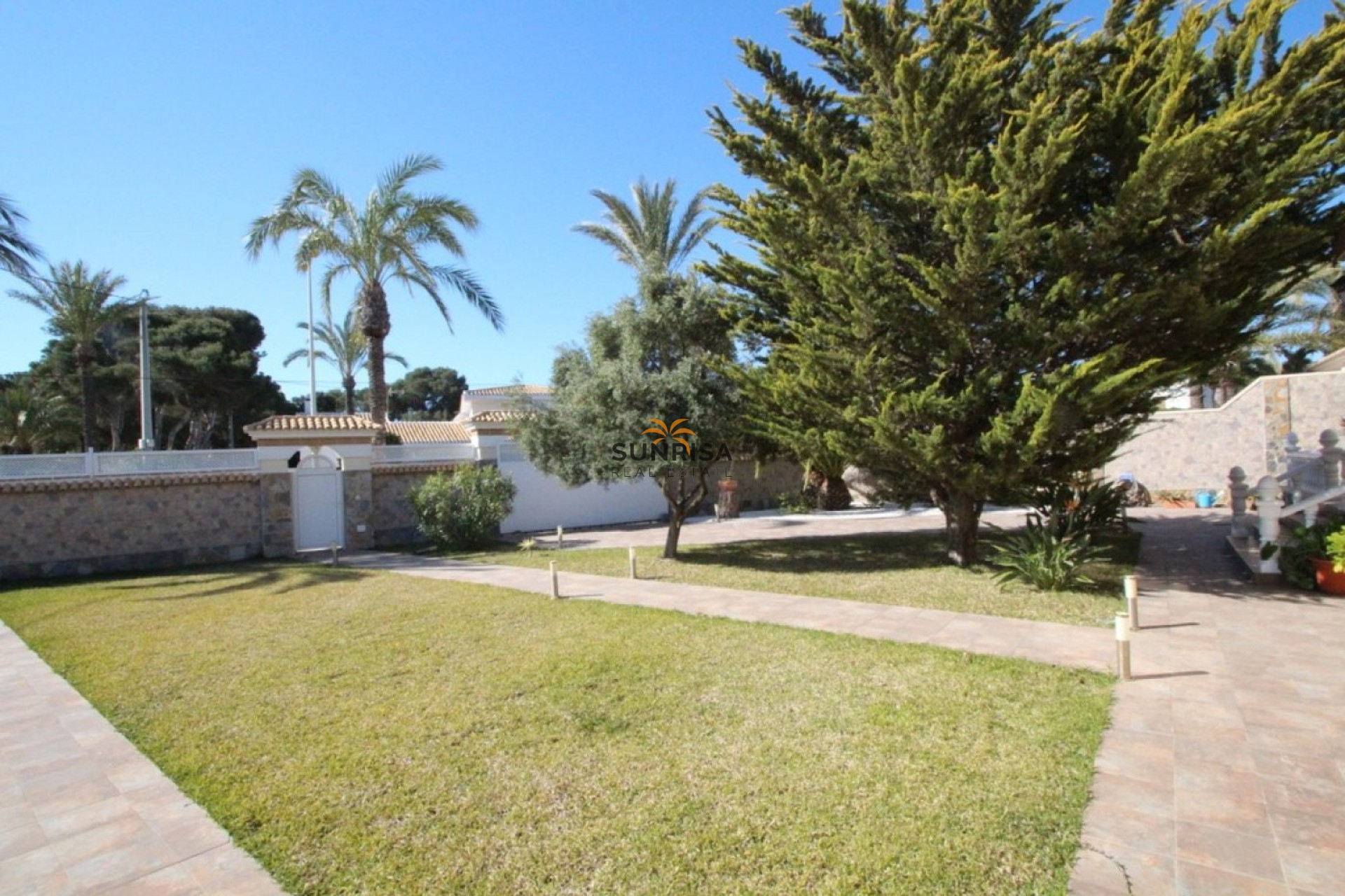 Resale - Villa - Orihuela Costa