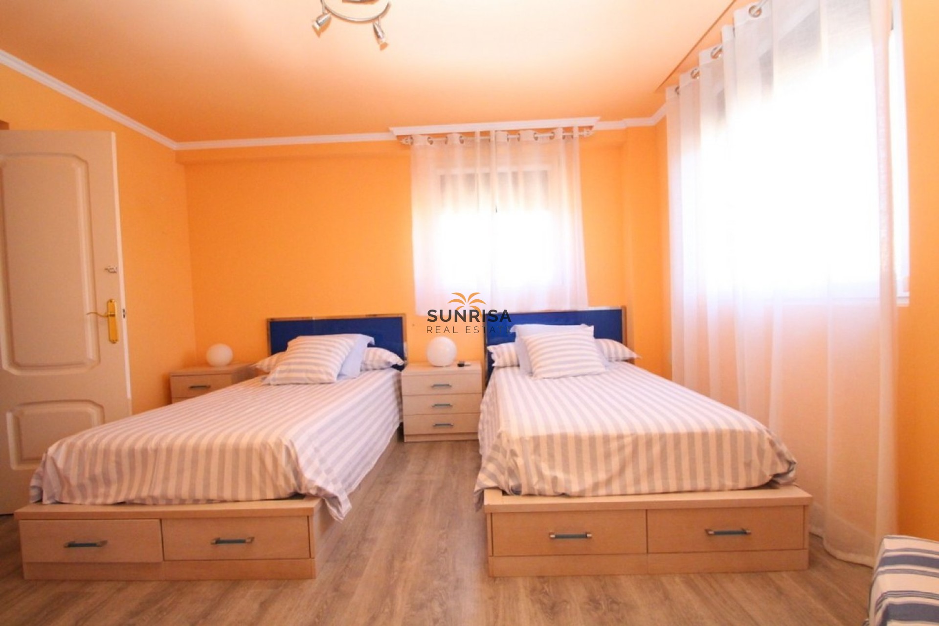 Resale - Villa - Orihuela Costa
