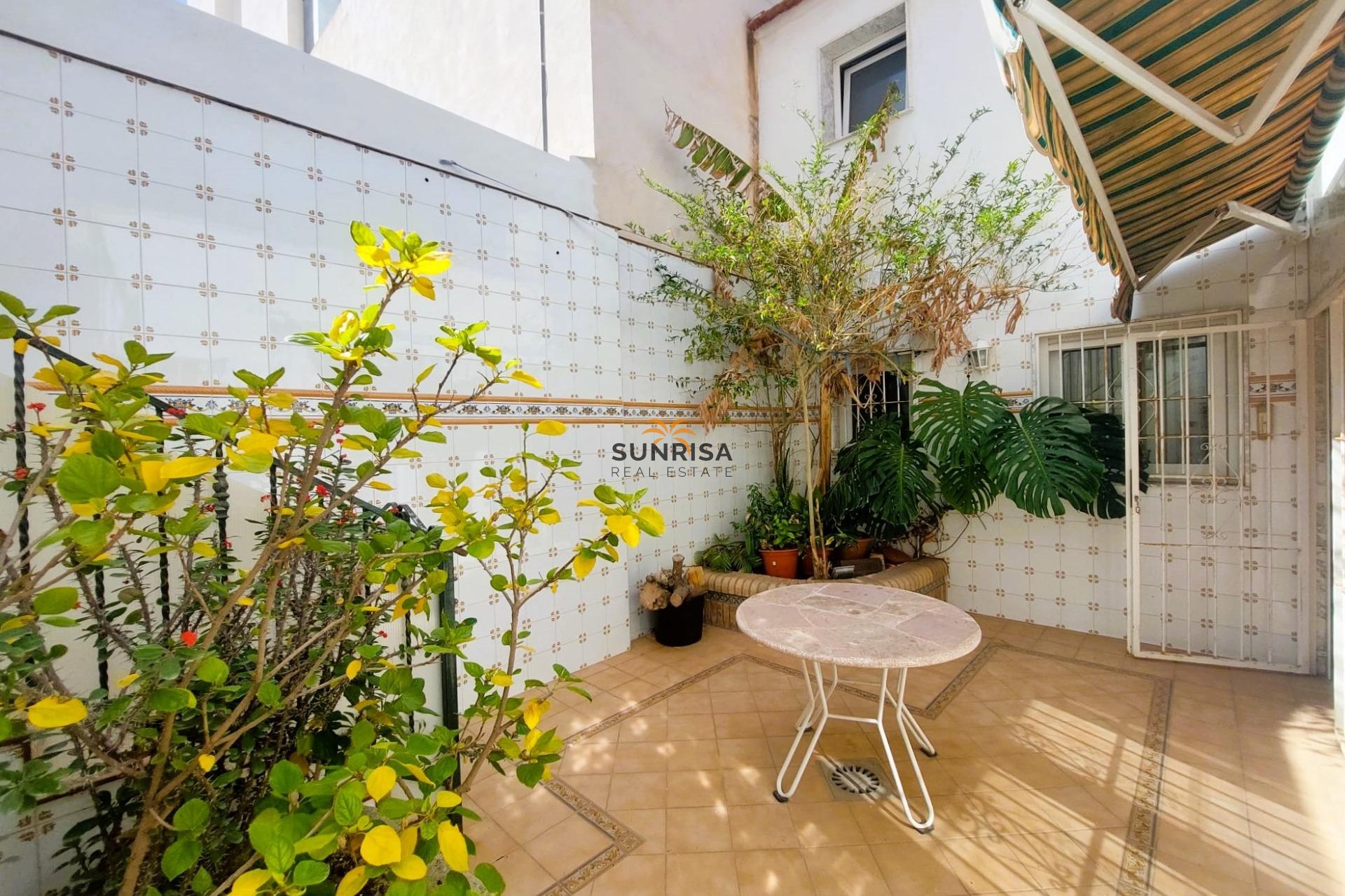 Resale - House - Torrevieja