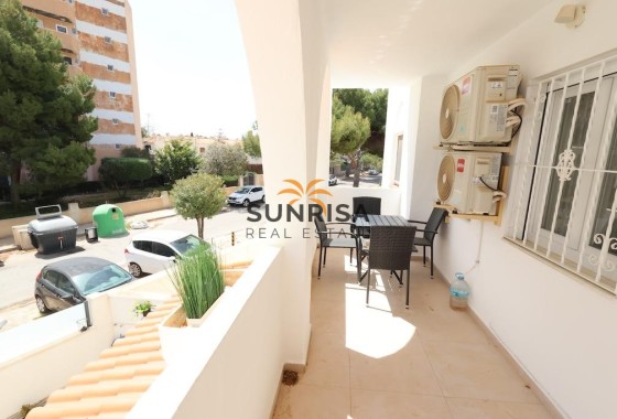 Bungalow · Herverkoop - Orihuela Costa · La Zenia · Alicante · Spanje
