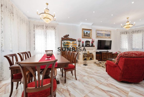 Villa · Herverkoop - Orihuela Costa · Campoamor · Alicante · Spanje