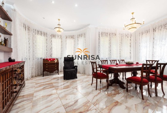 Villa · Herverkoop - Orihuela Costa · Campoamor · Alicante · Spanje