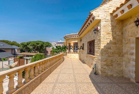 Villa · Herverkoop - Orihuela Costa · Campoamor · Alicante · Spanje
