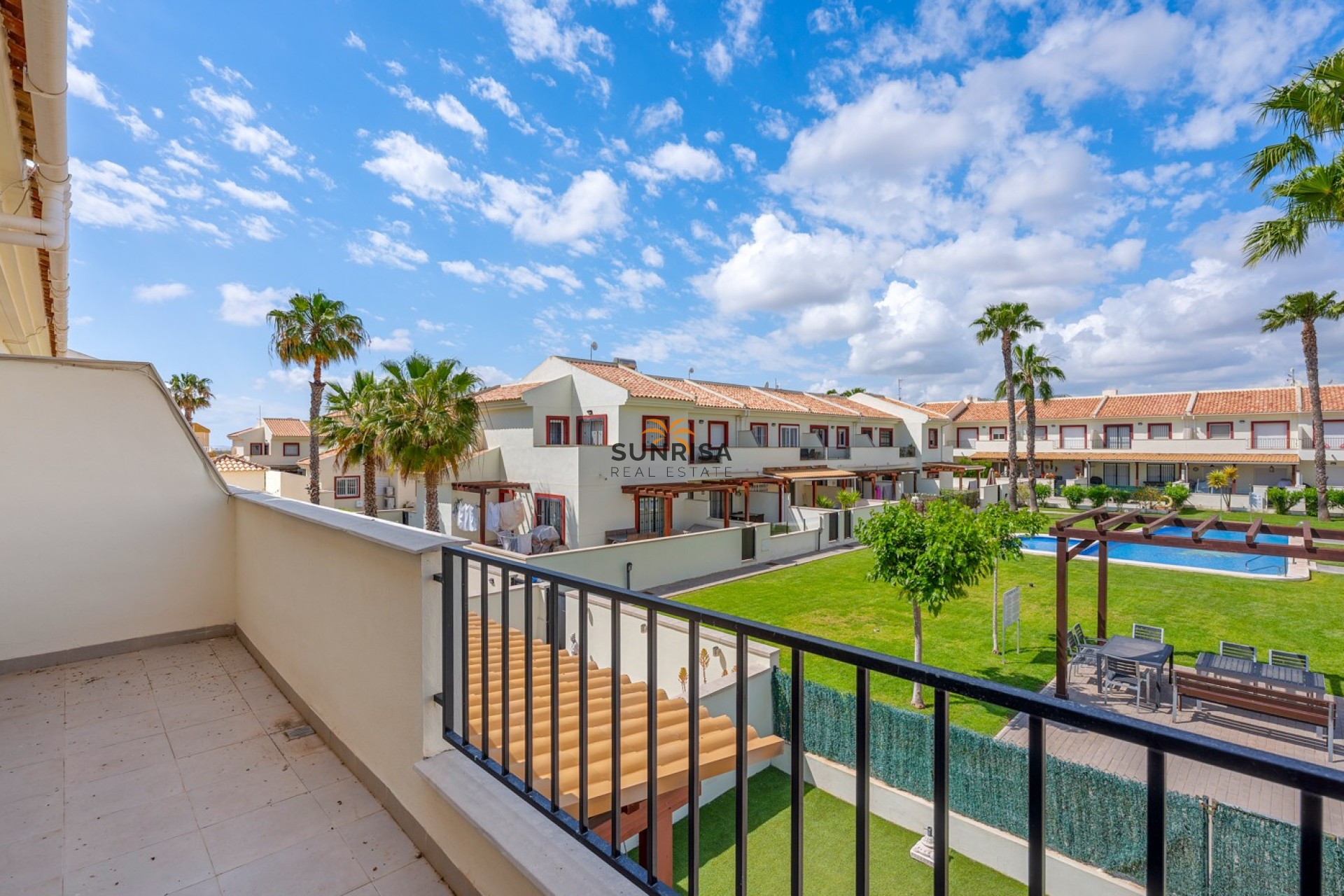 Resale - Townhouse - Ciudad Quesada