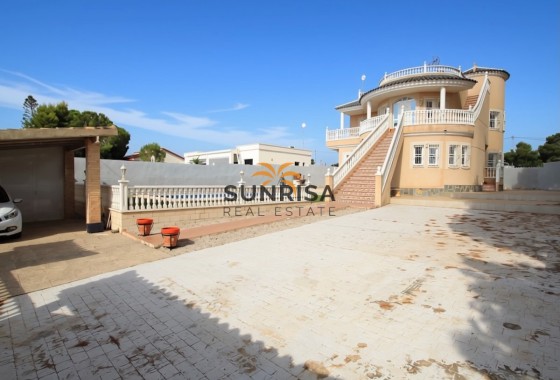 Villa · Resale - Orihuela Costa · Campoamor · Alicante · Spain
