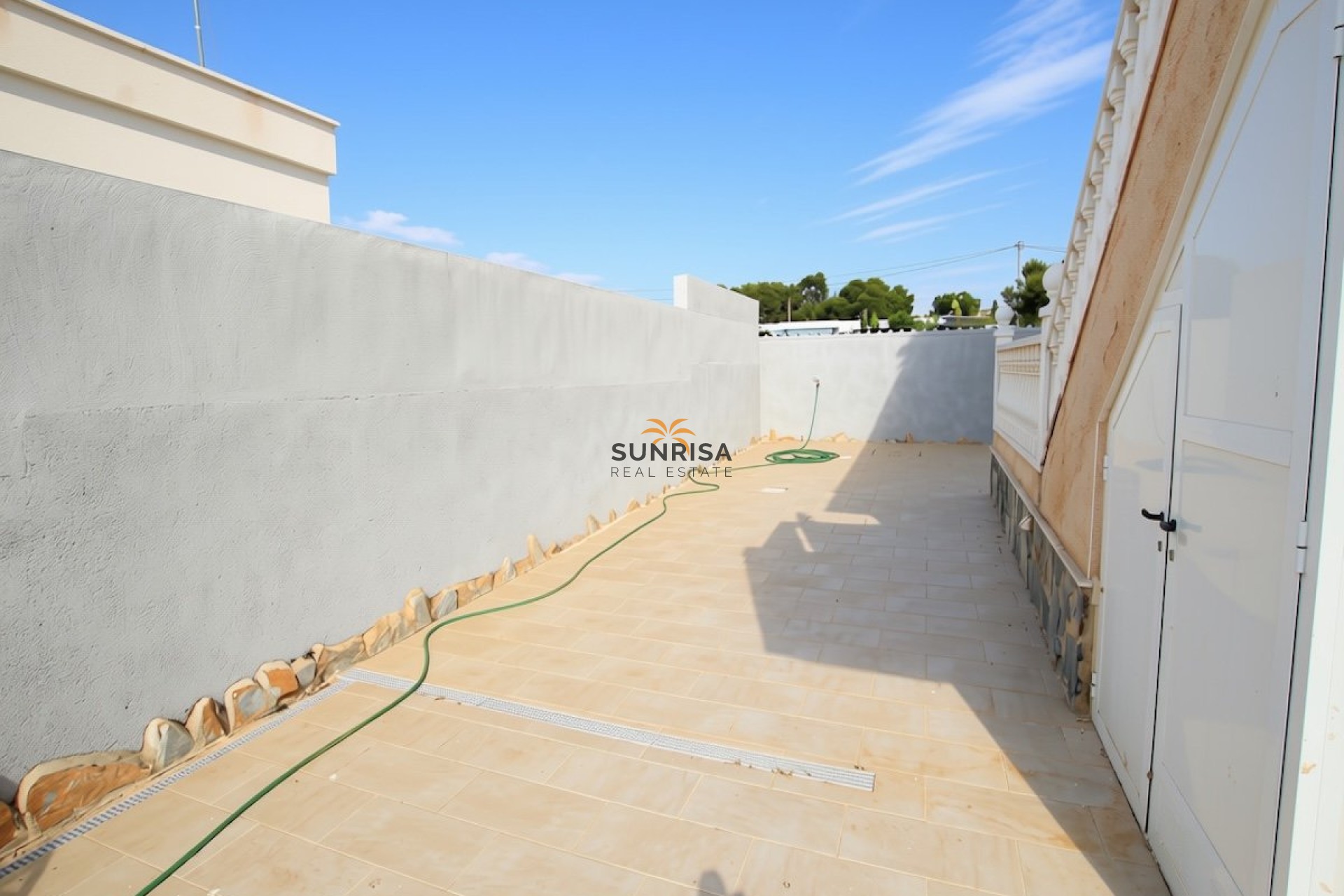 Resale - Villa - Orihuela Costa