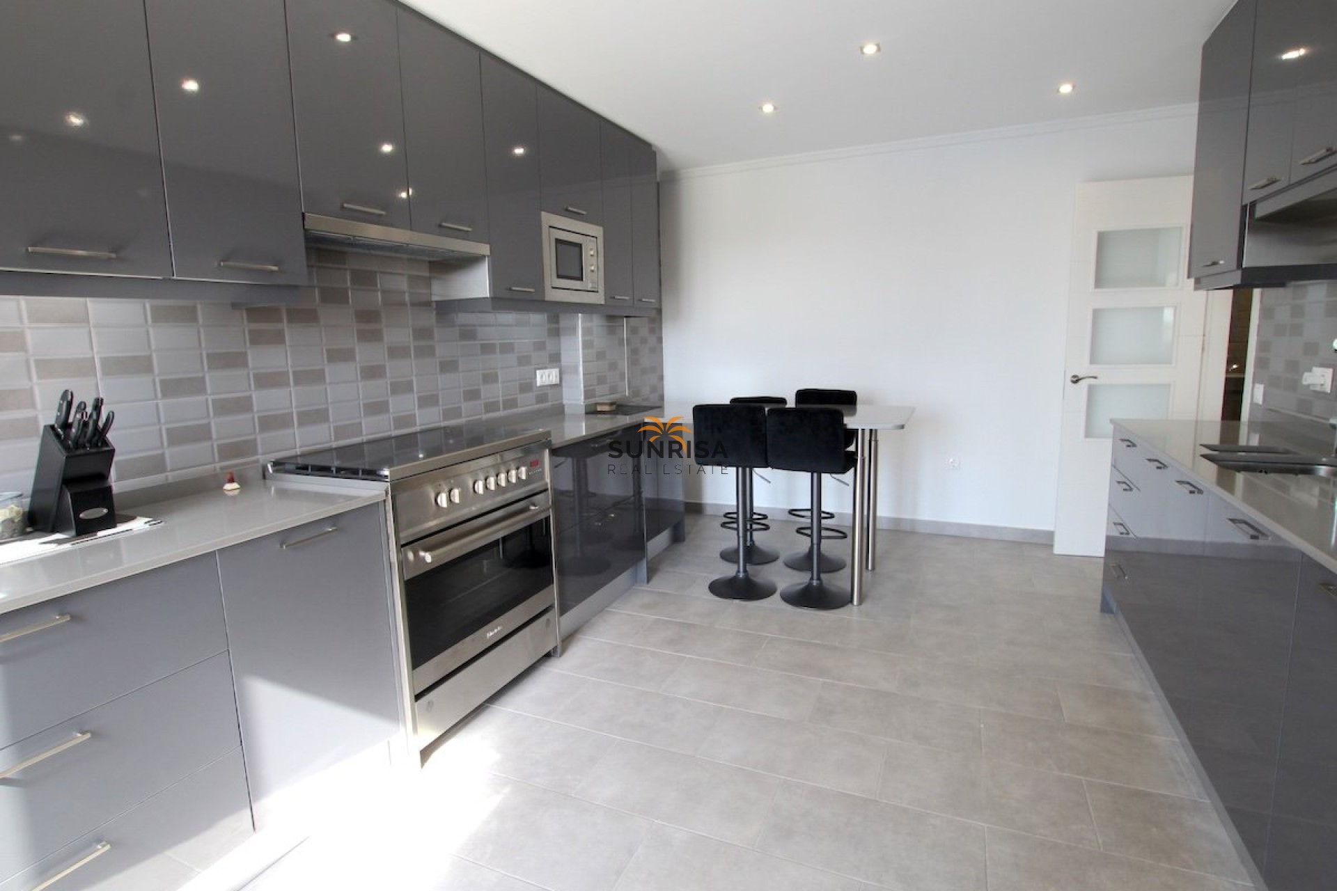 Resale - Villa - Orihuela Costa