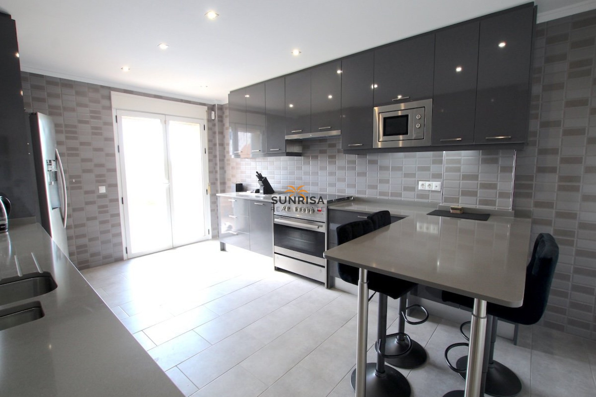 Resale - Villa - Orihuela Costa