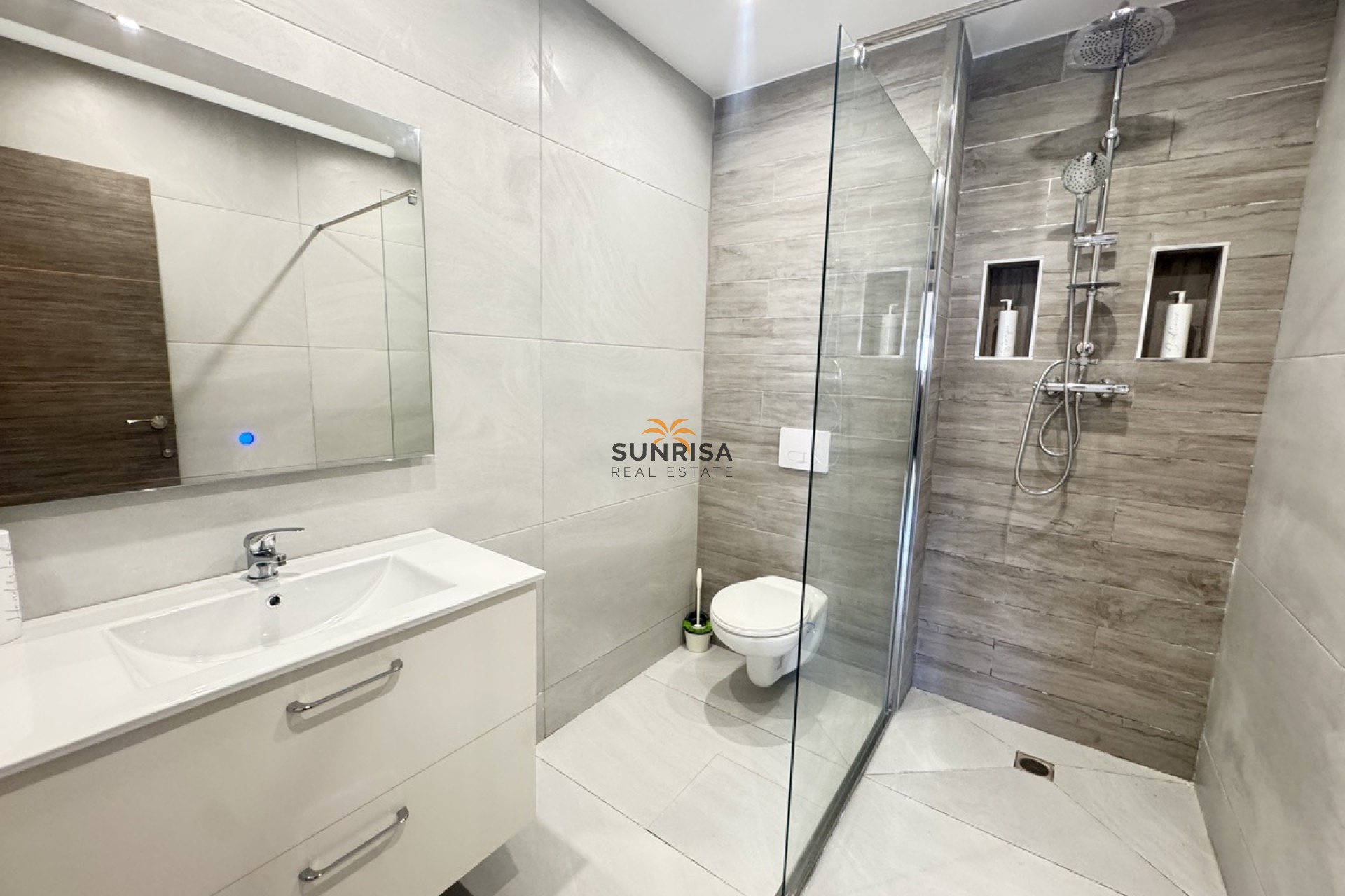 Resale - Villa - San Miguel de Salinas