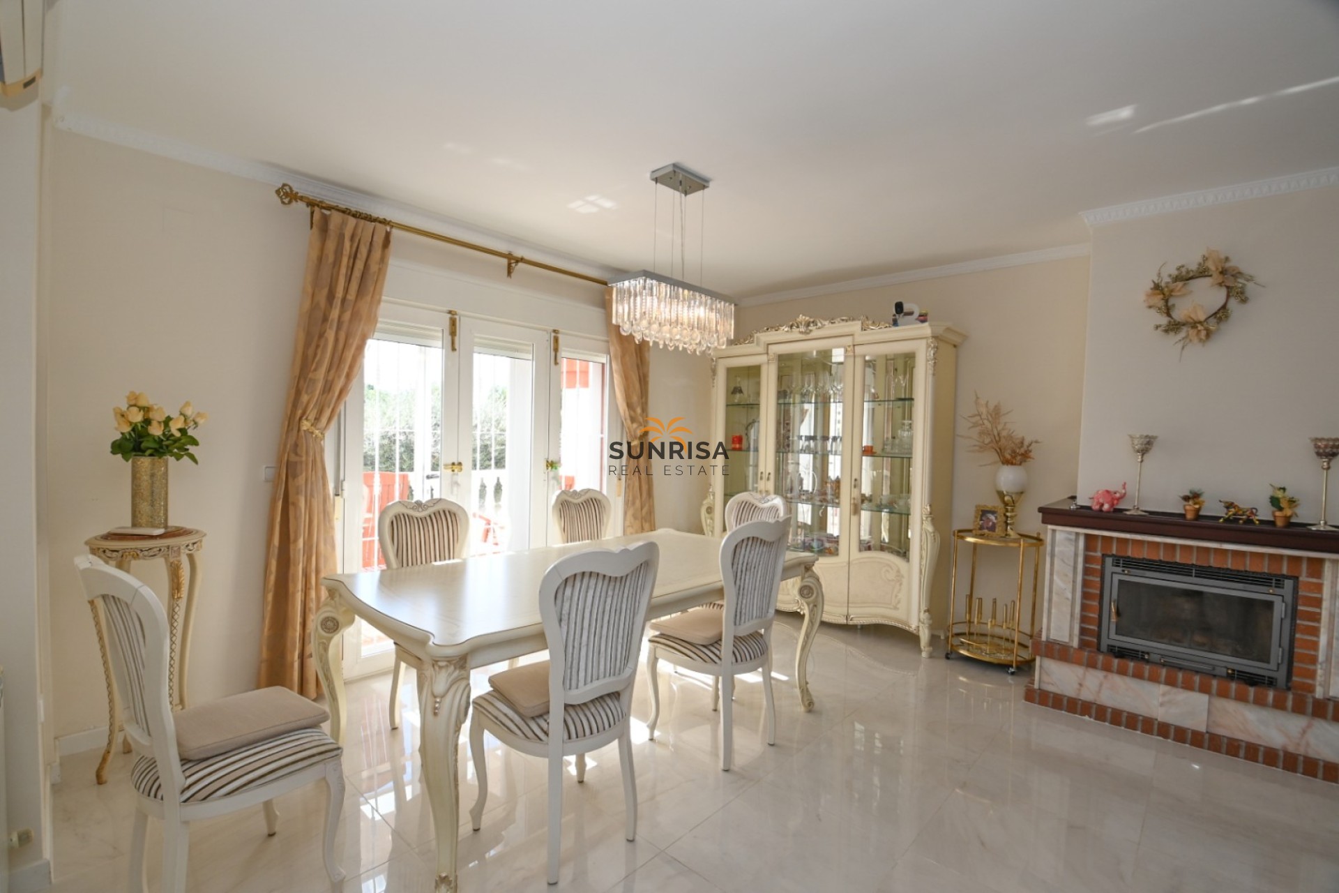 Reventa - Villa - Las Colinas Golf & Country Club