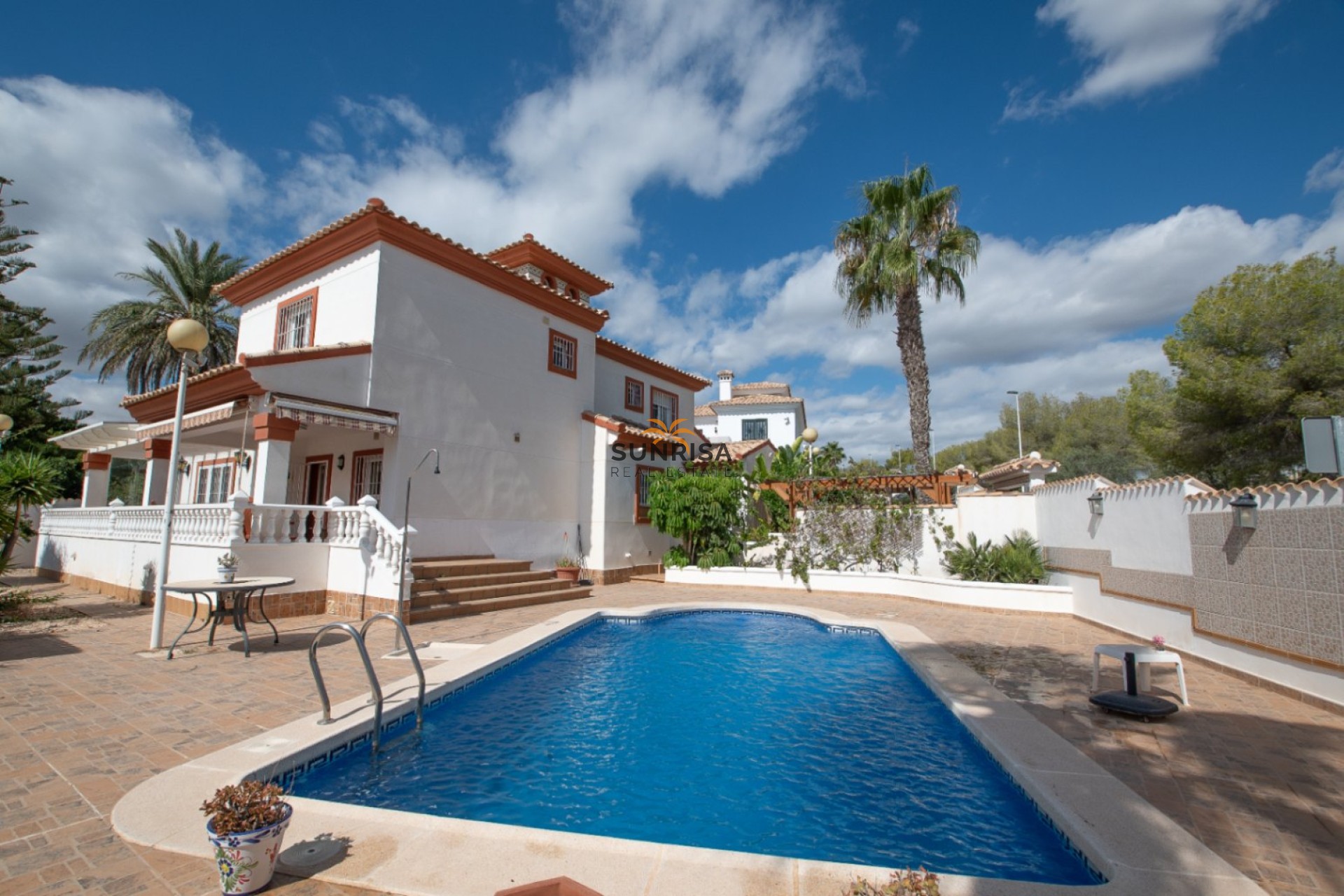 Reventa - Villa - Las Colinas Golf & Country Club