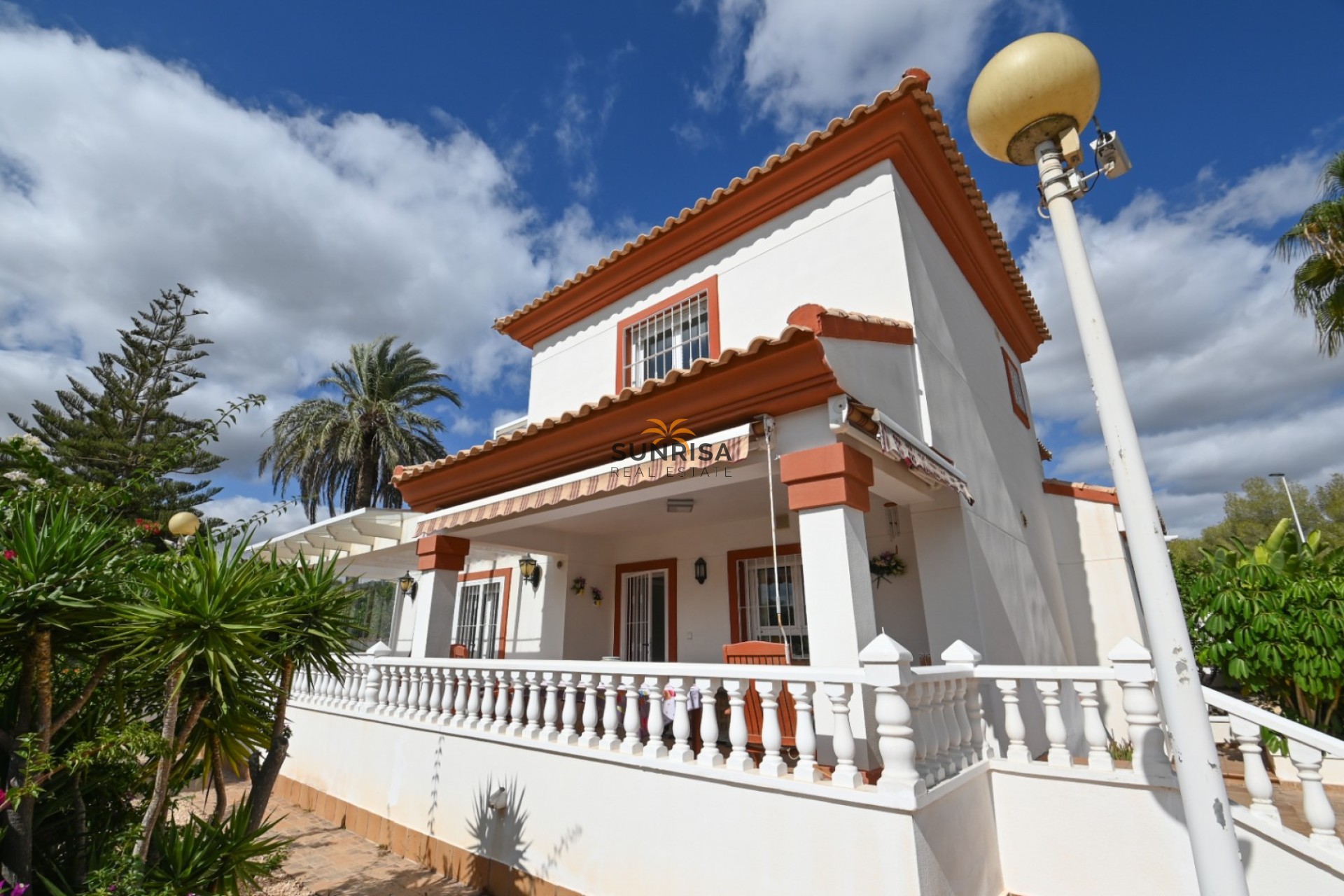 Reventa - Villa - Las Colinas Golf & Country Club