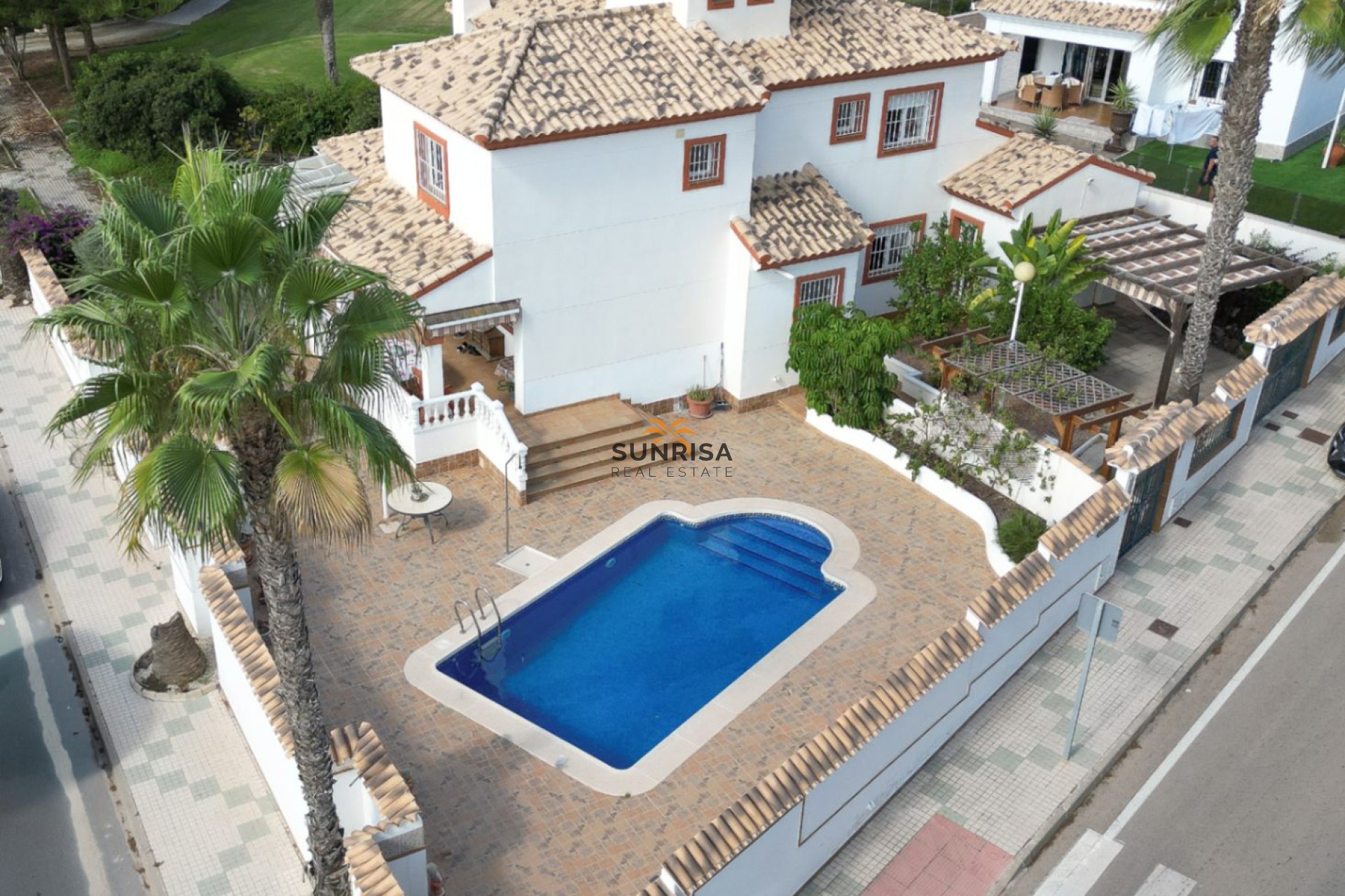 Reventa - Villa - Las Colinas Golf & Country Club