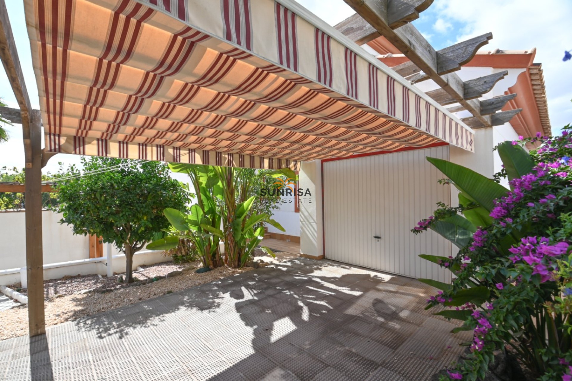 Reventa - Villa - Las Colinas Golf & Country Club