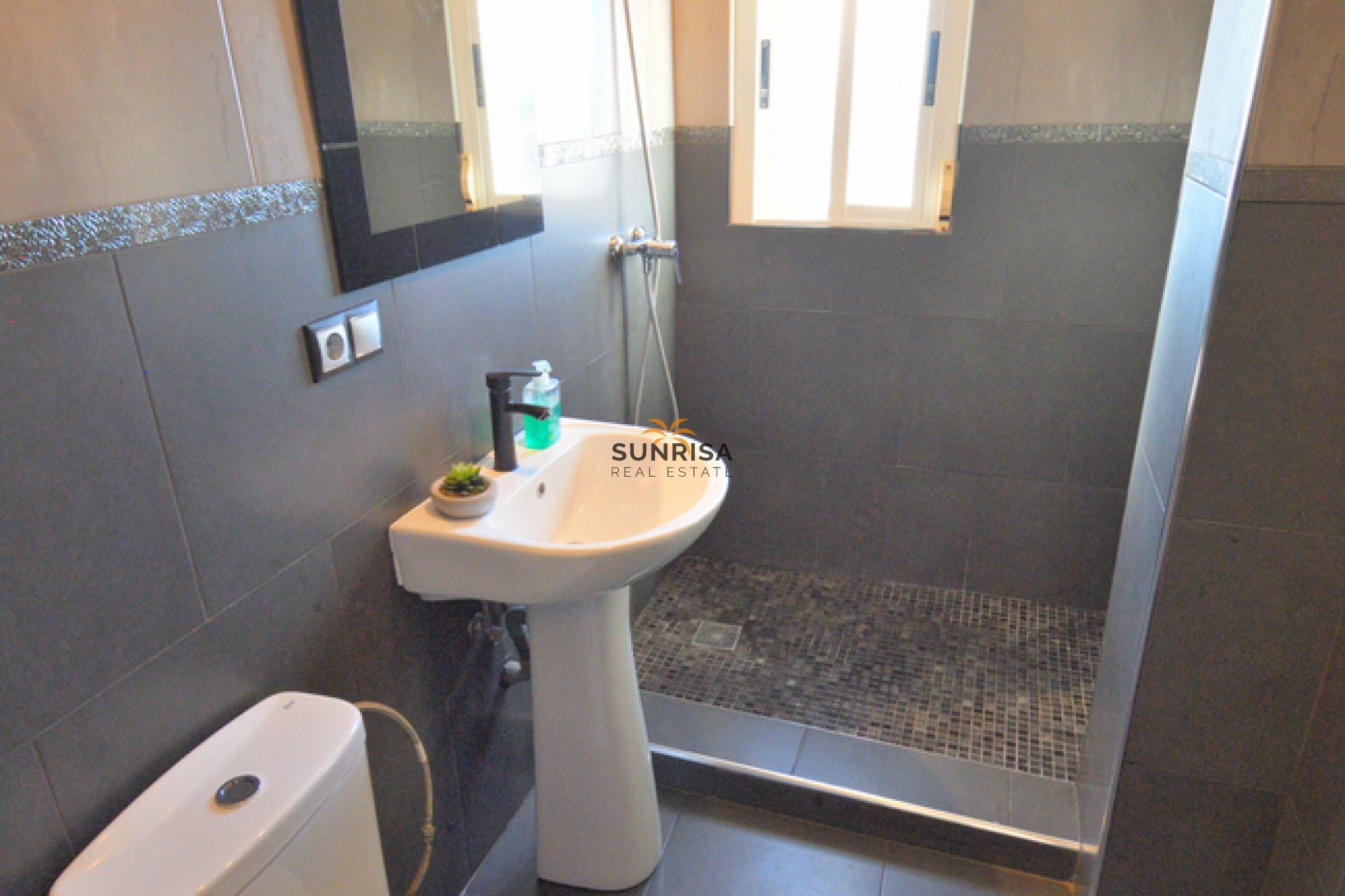 Herverkoop - Appartement - Daya Nueva