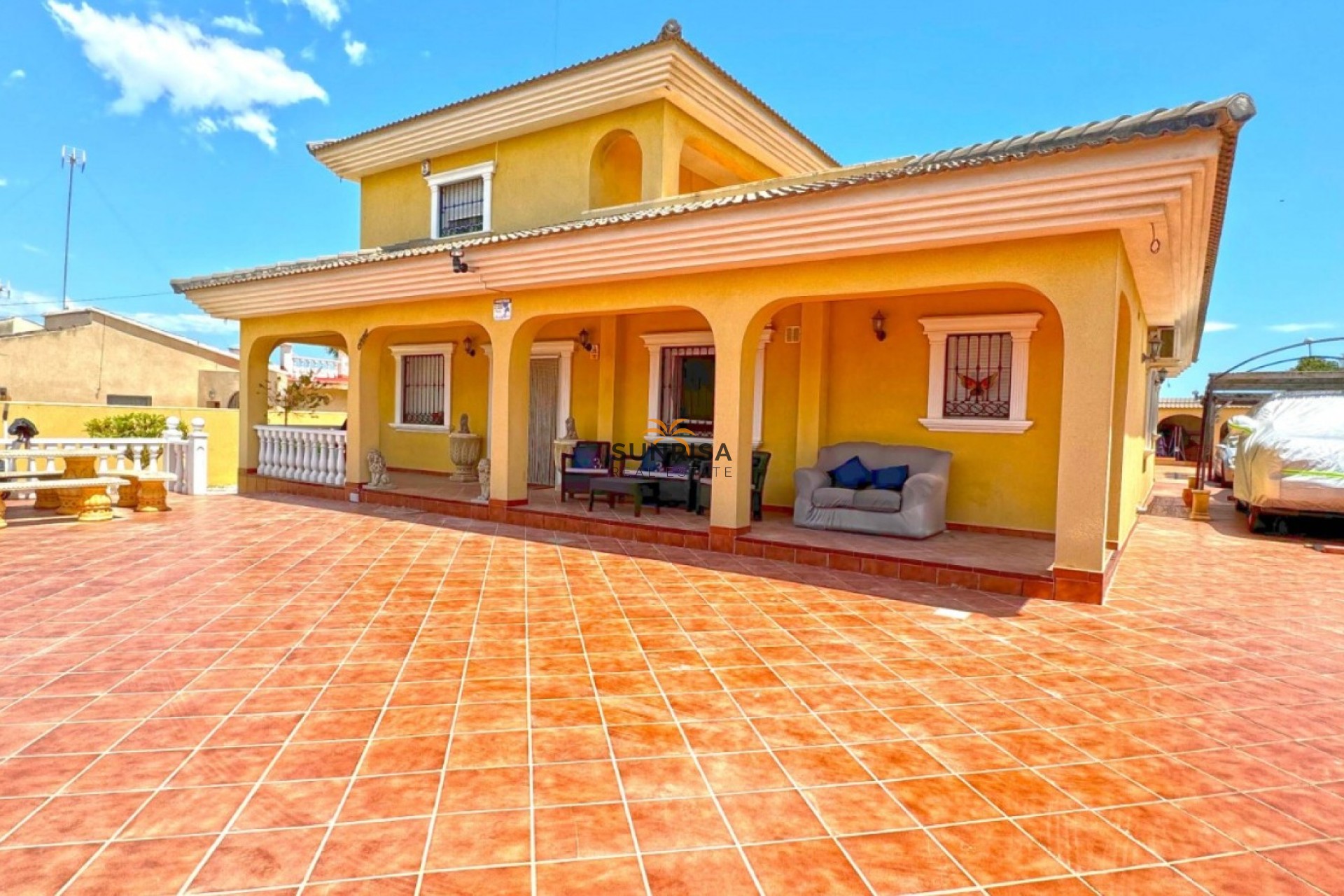 Resale - Villa - Torrevieja
