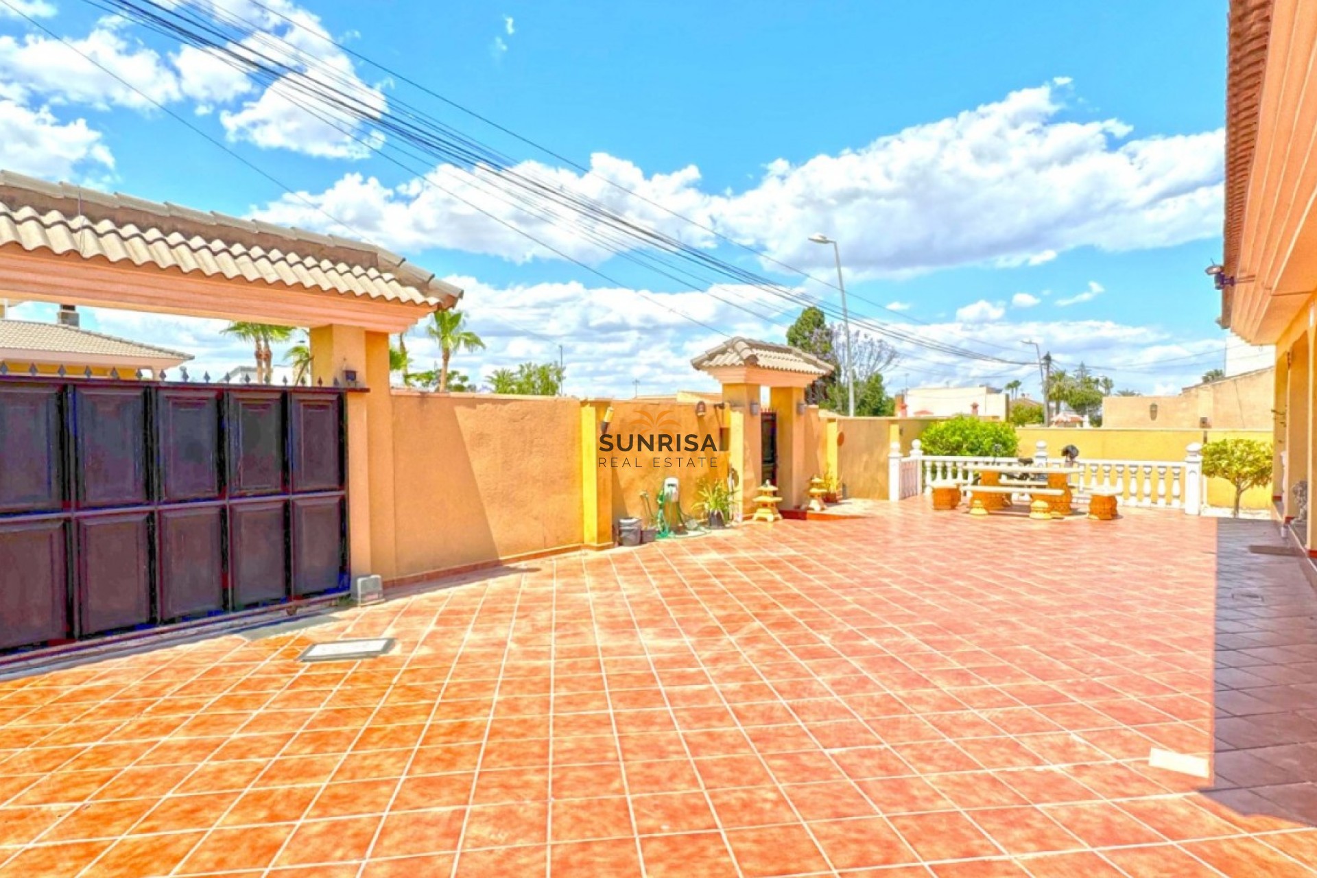 Resale - Villa - Torrevieja