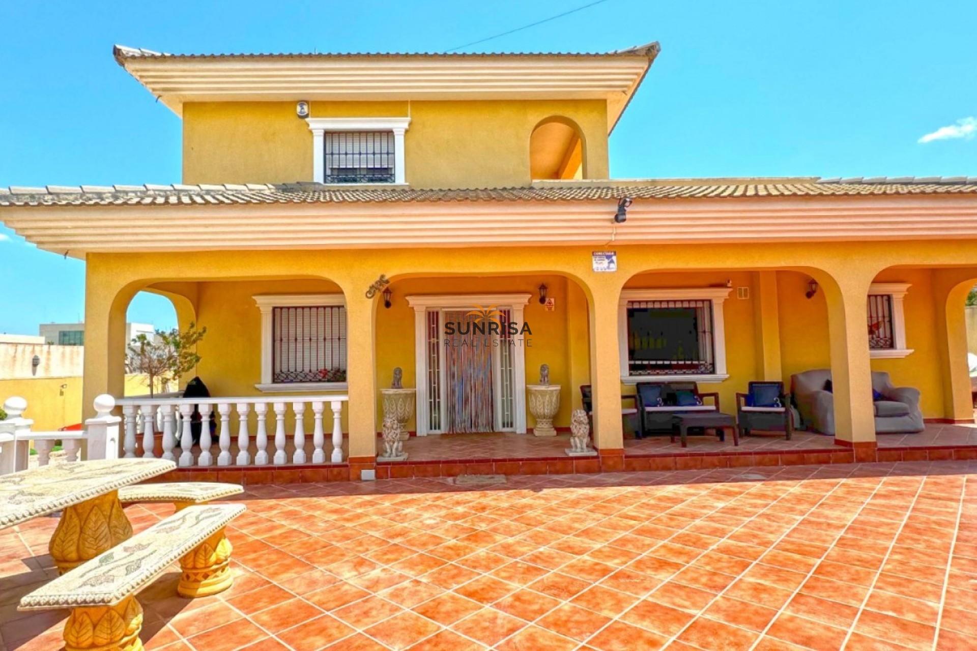 Resale - Villa - Torrevieja