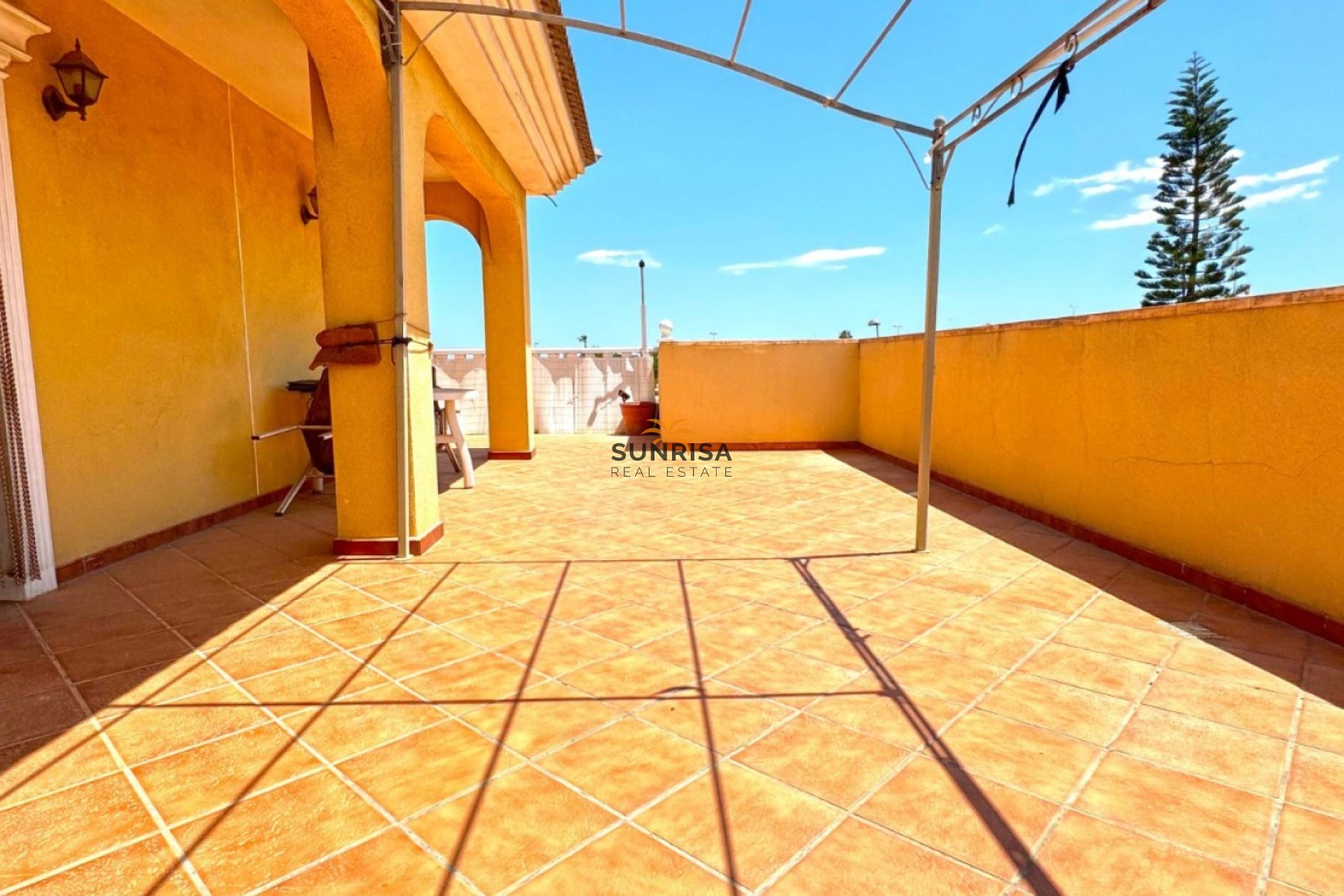 Resale - Villa - Torrevieja