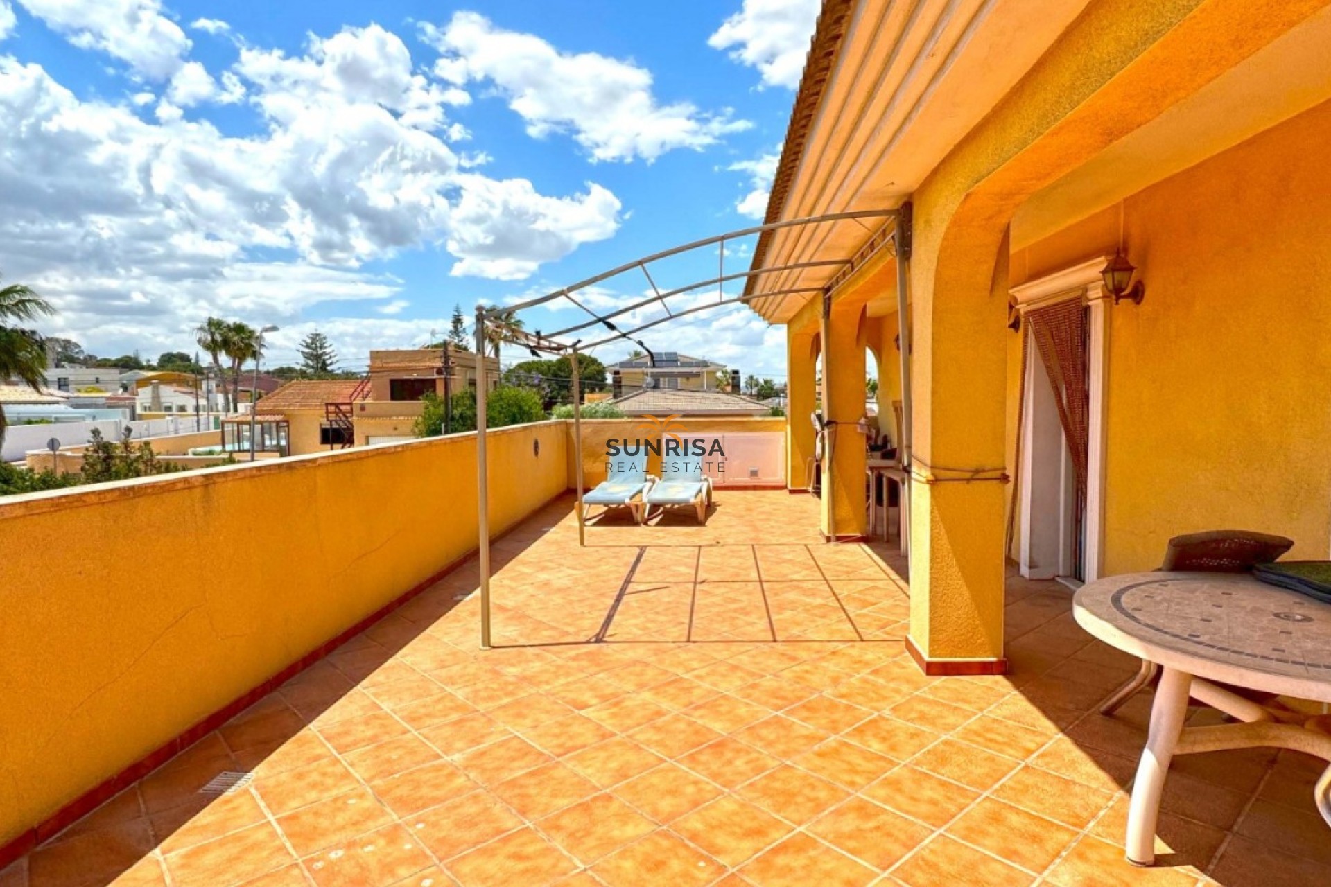 Resale - Villa - Torrevieja