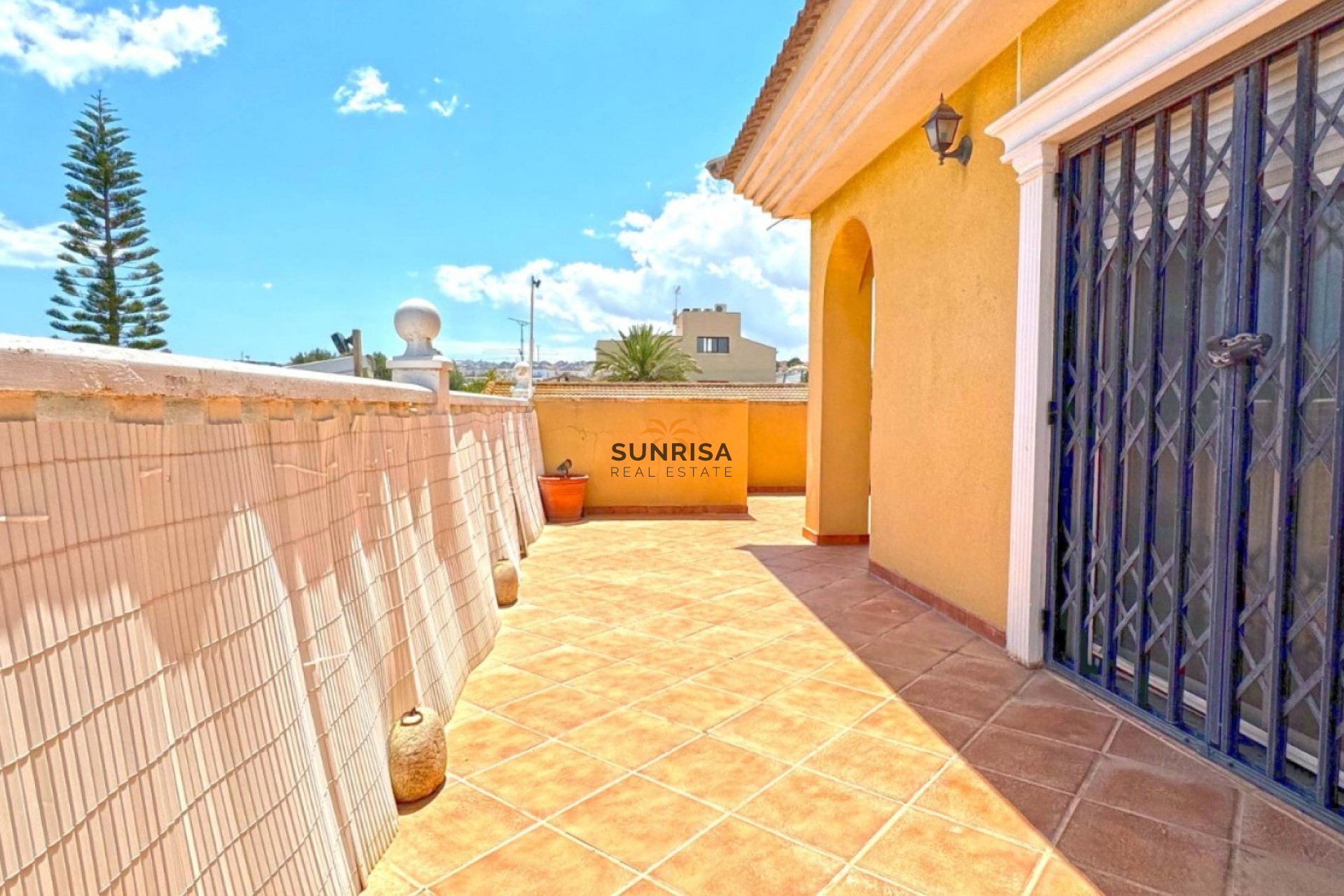 Resale - Villa - Torrevieja