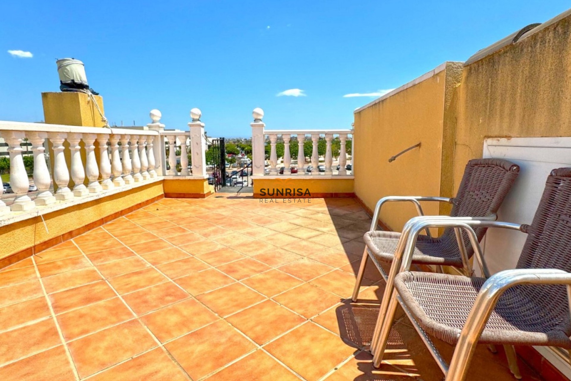 Resale - Villa - Torrevieja