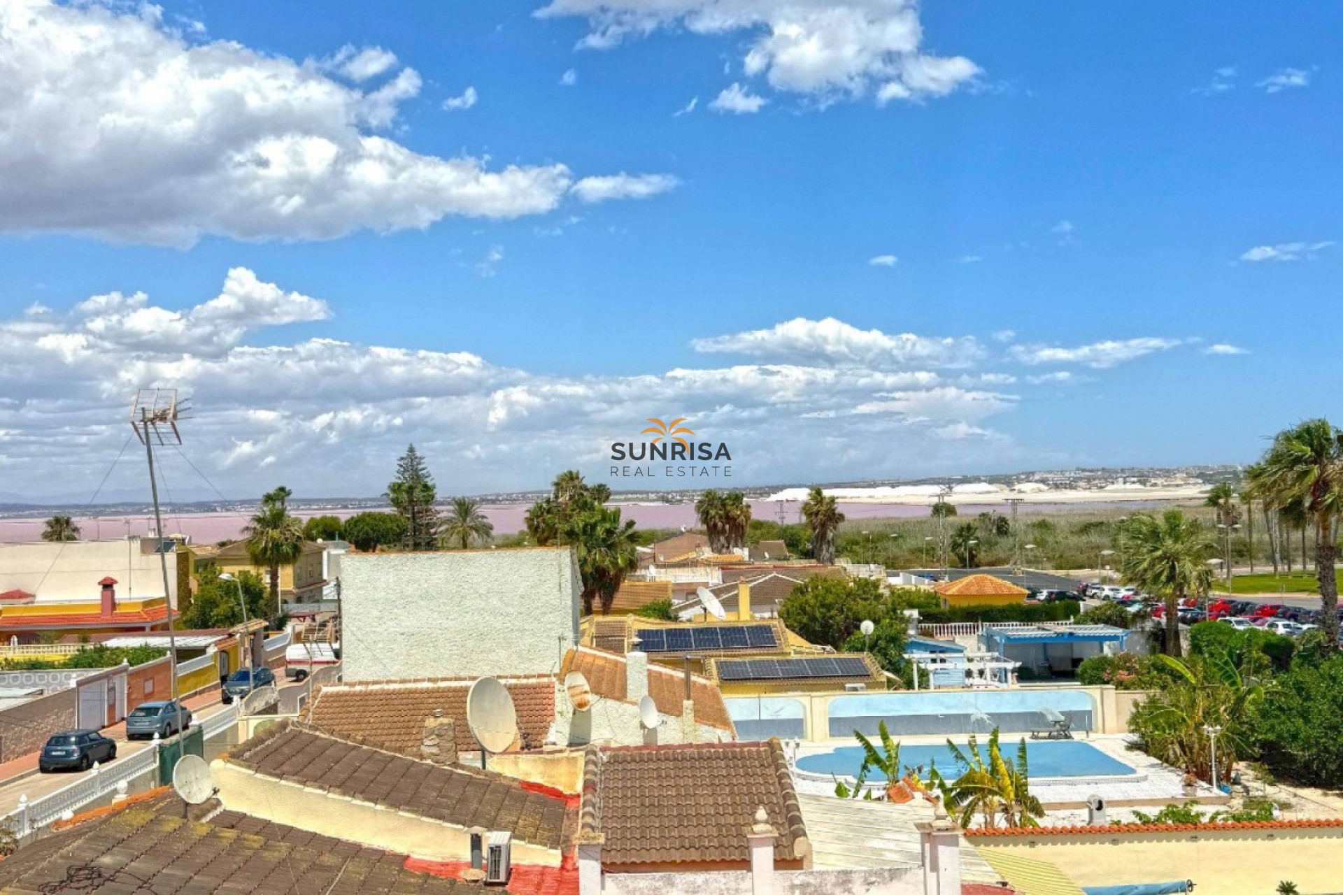 Resale - Villa - Torrevieja