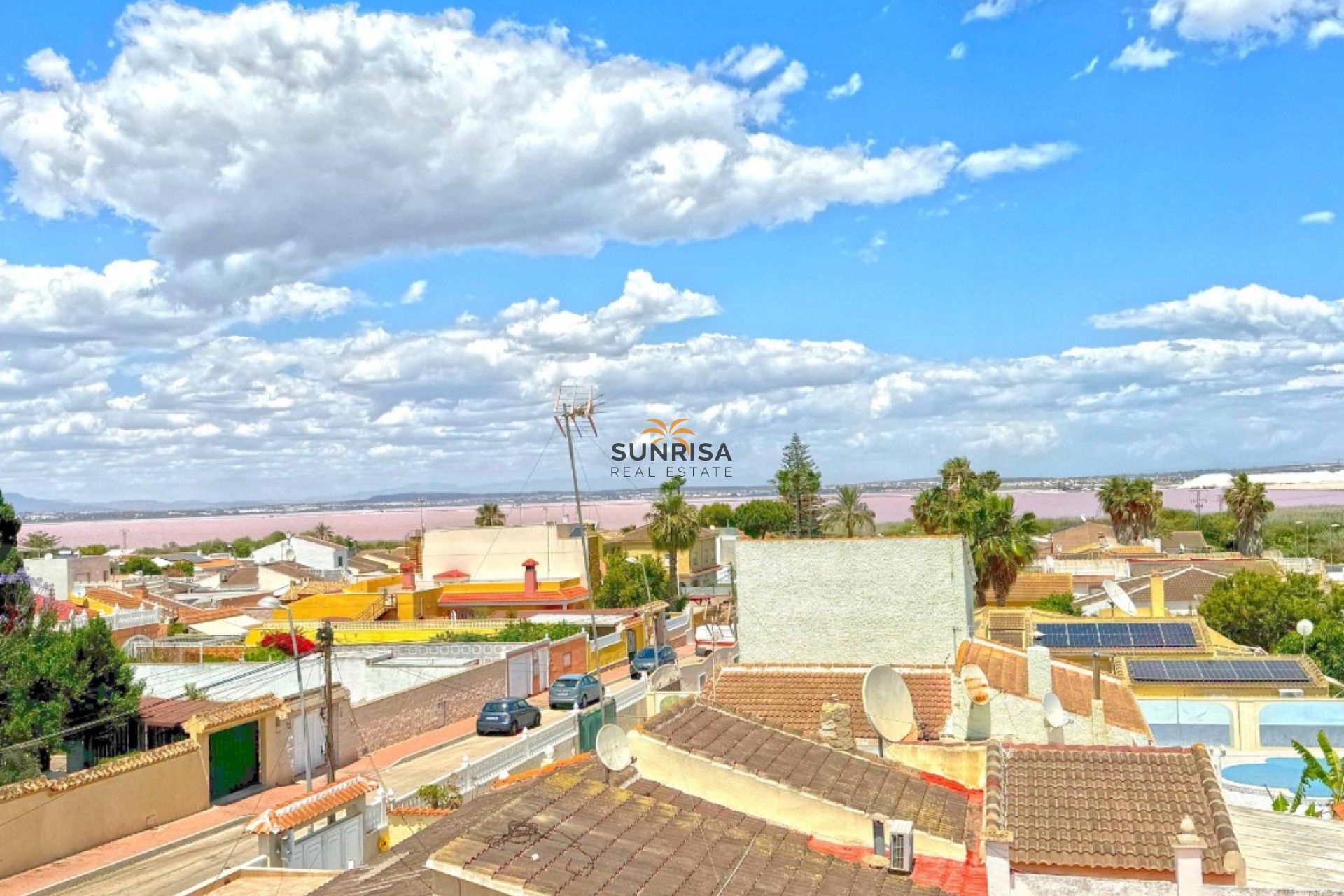 Resale - Villa - Torrevieja