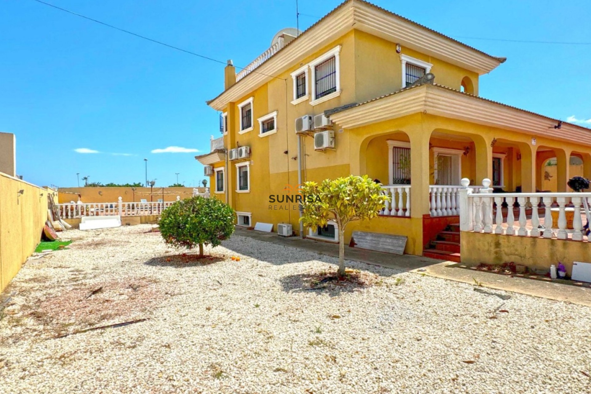 Resale - Villa - Torrevieja