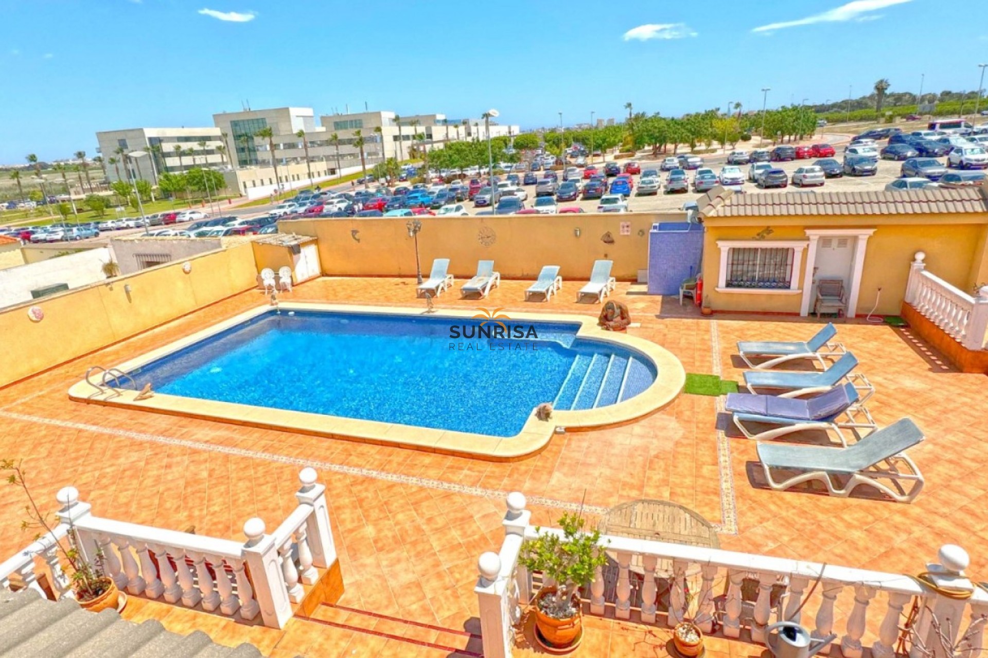 Resale - Villa - Torrevieja