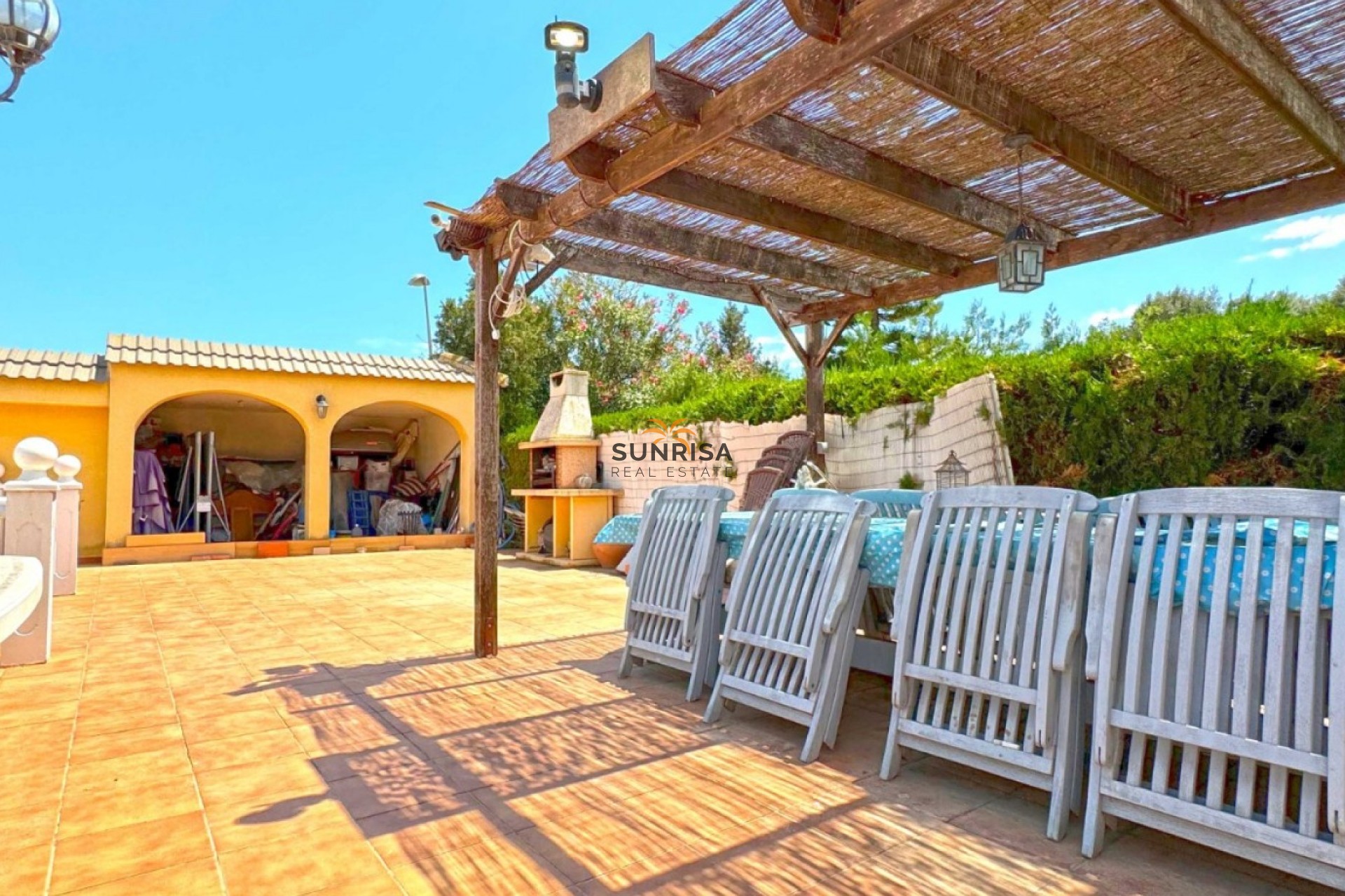 Resale - Villa - Torrevieja