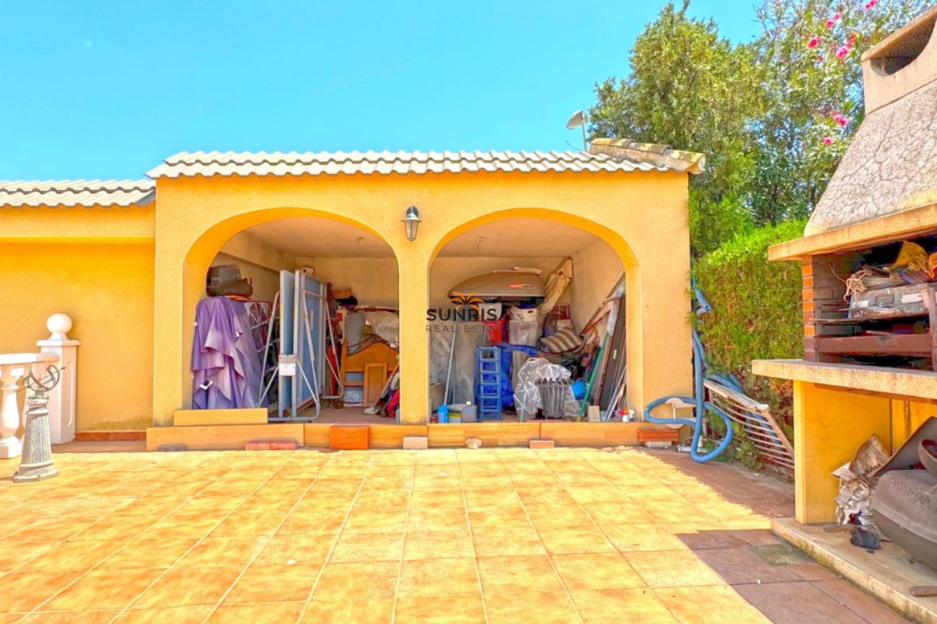 Resale - Villa - Torrevieja