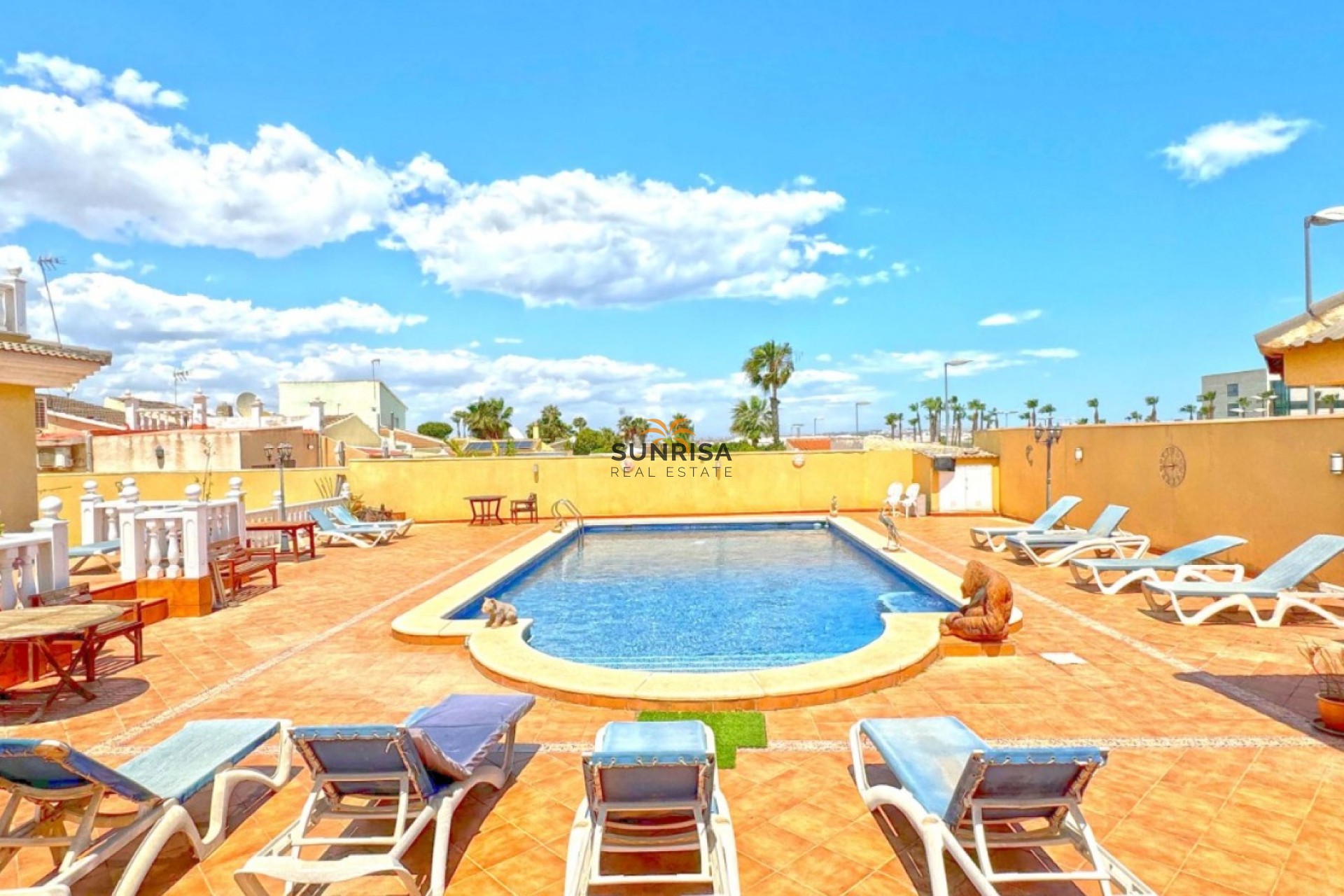 Resale - Villa - Torrevieja