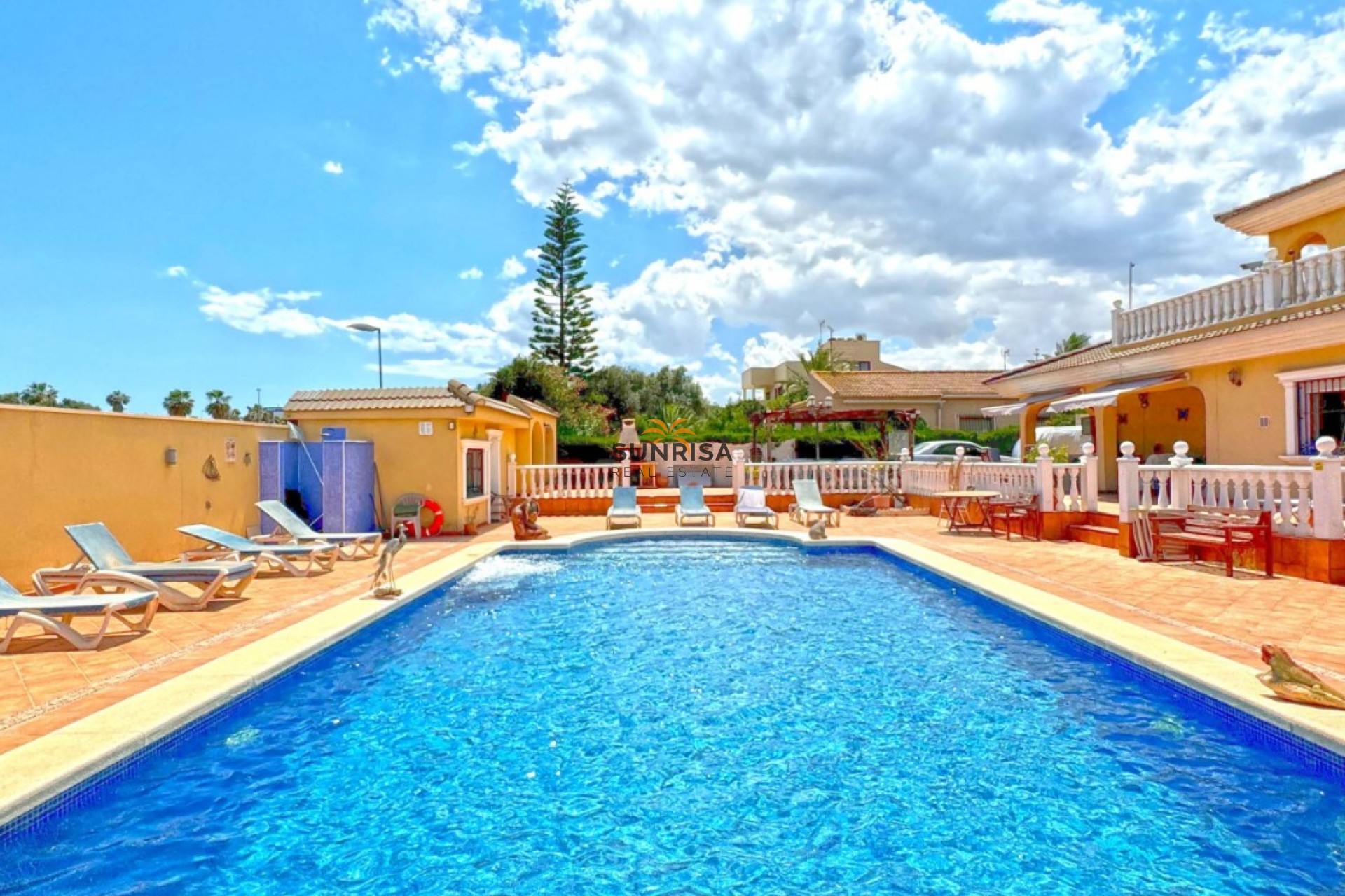 Resale - Villa - Torrevieja